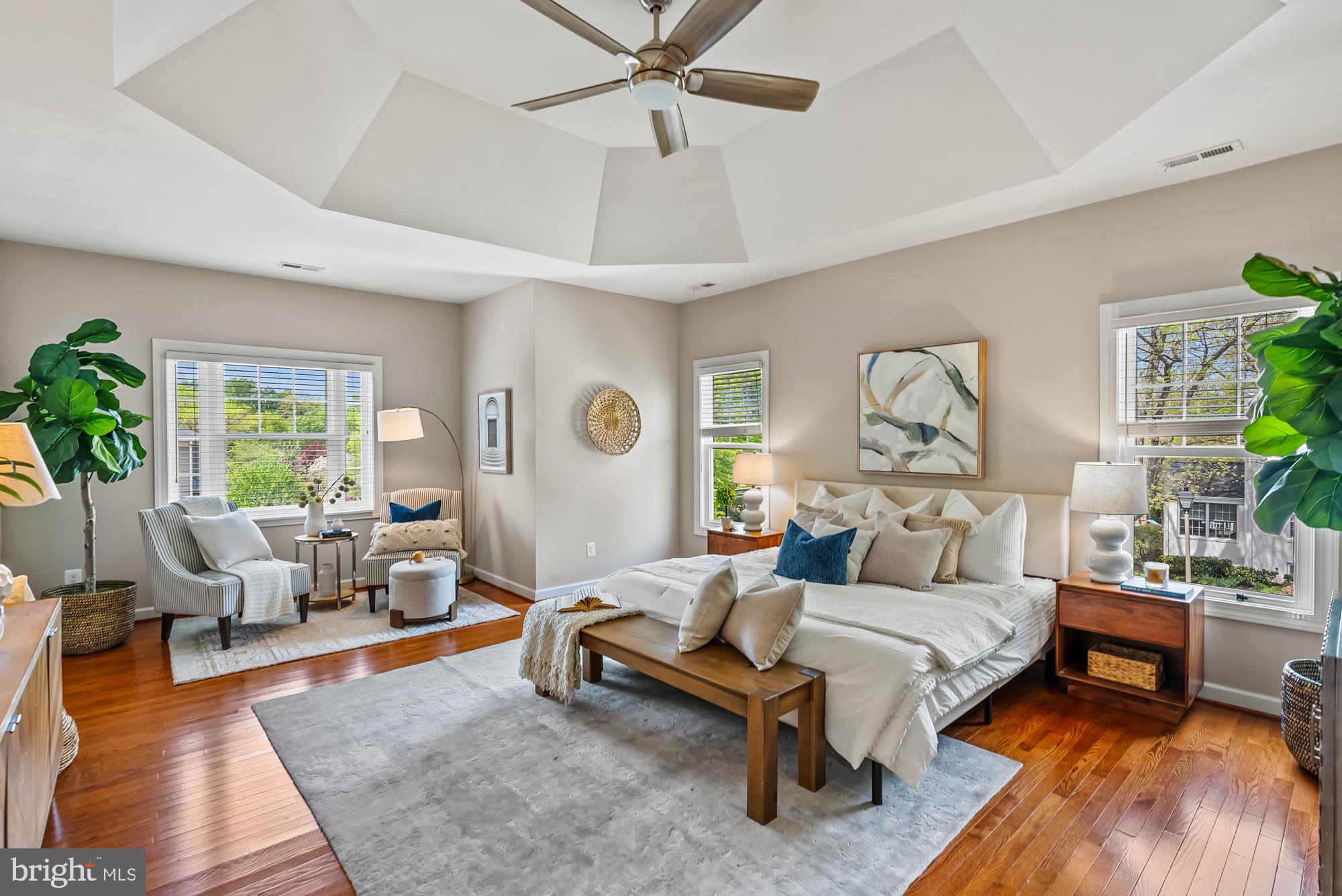 COUNTRY CLUB MANOR - Residential