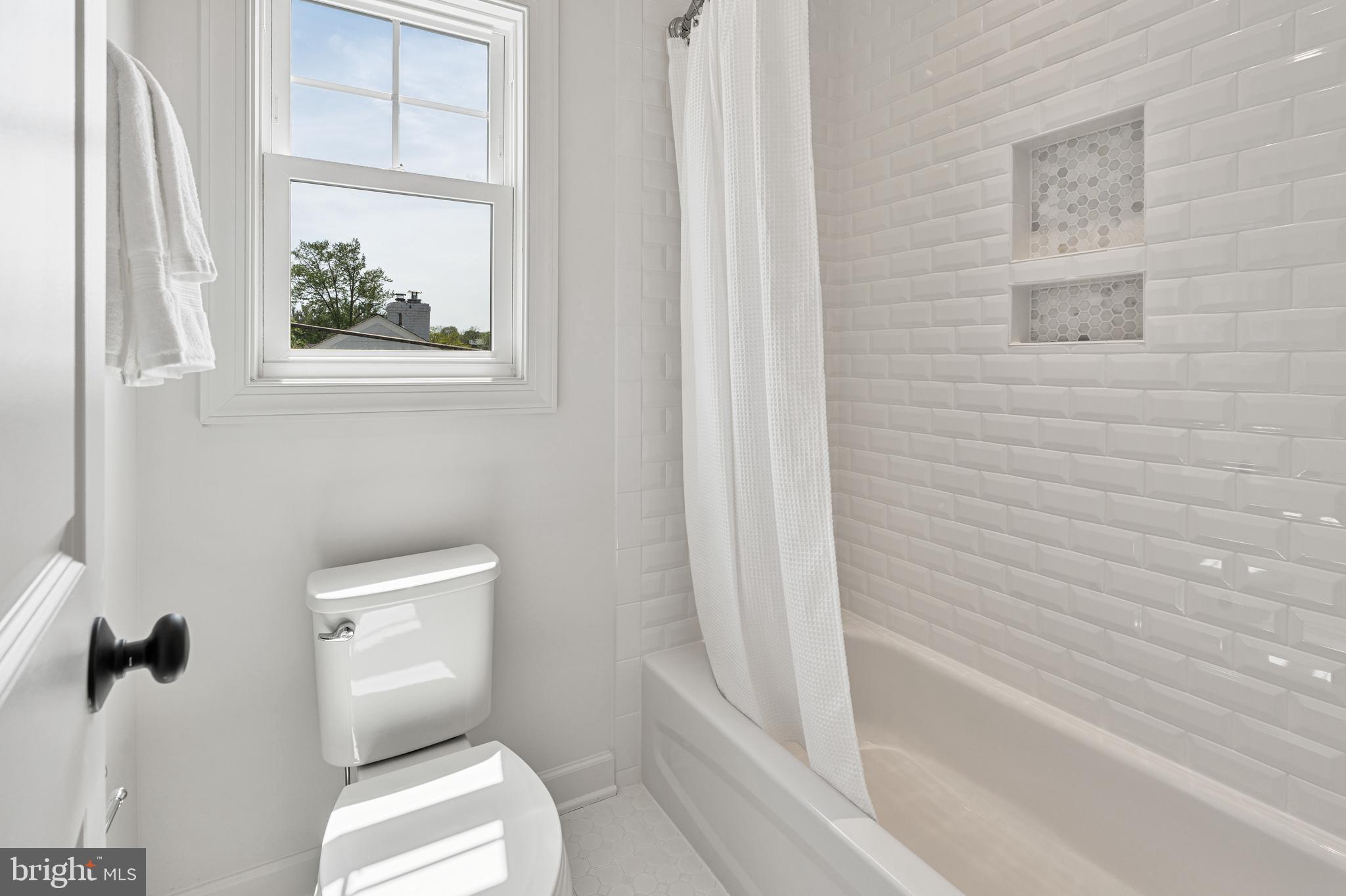 COUNTRY CLUB MANOR - Residential