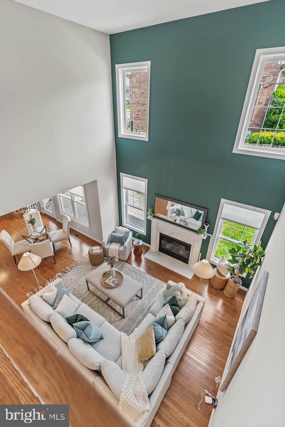 COUNTRY CLUB MANOR - Residential