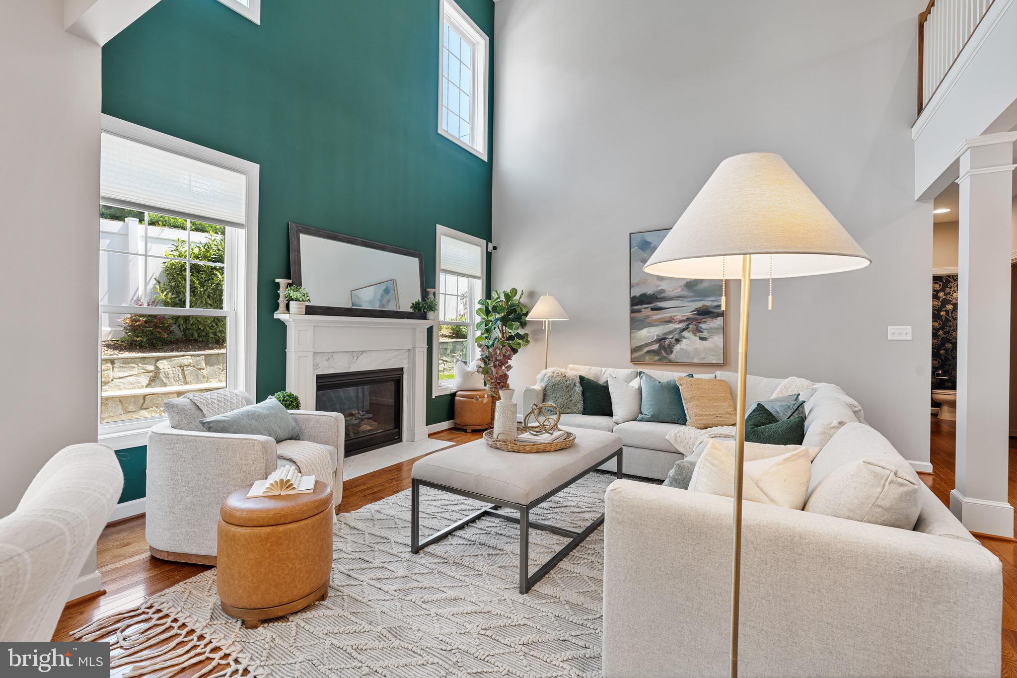 COUNTRY CLUB MANOR - Residential