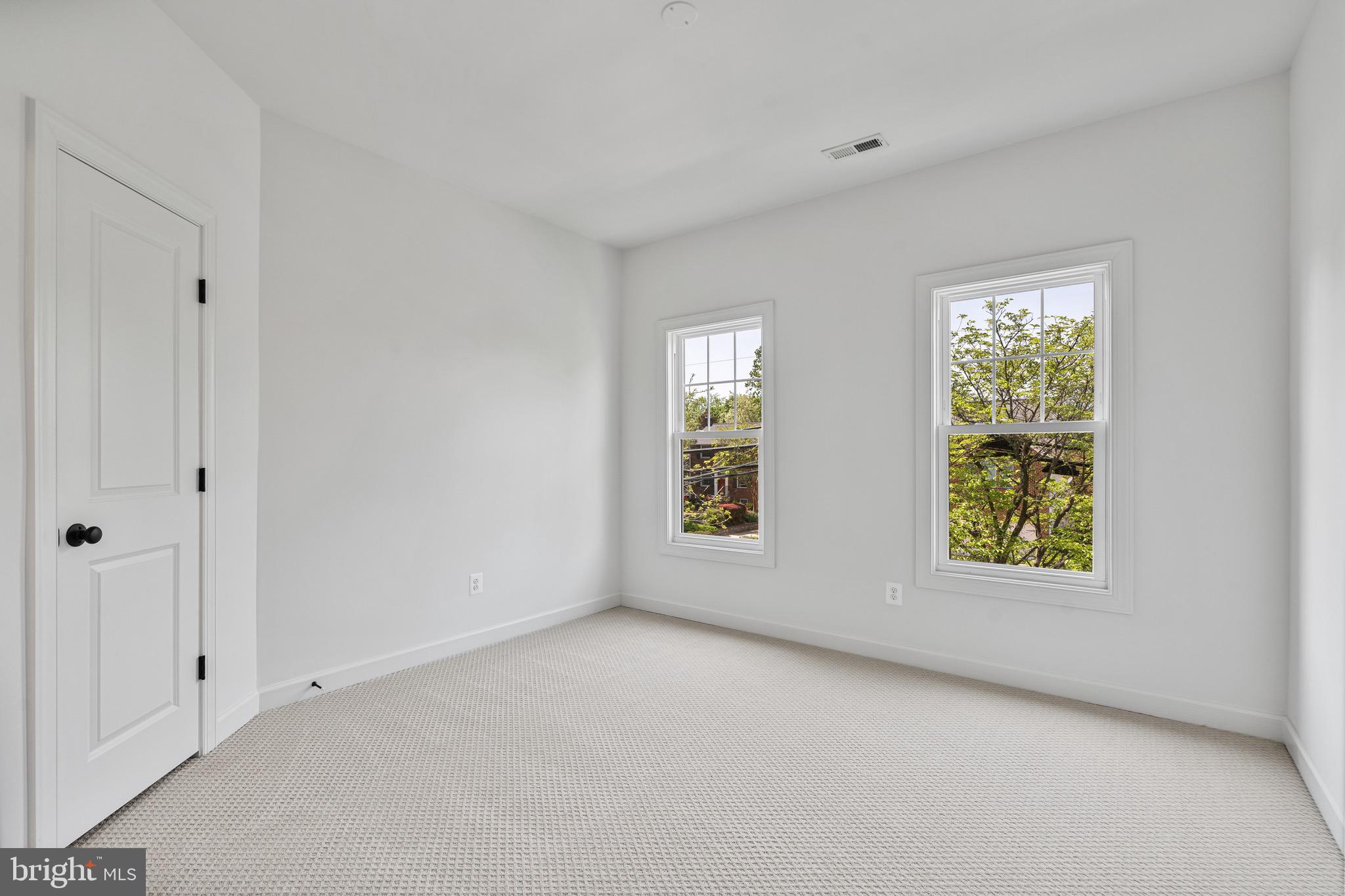 COUNTRY CLUB MANOR - Residential