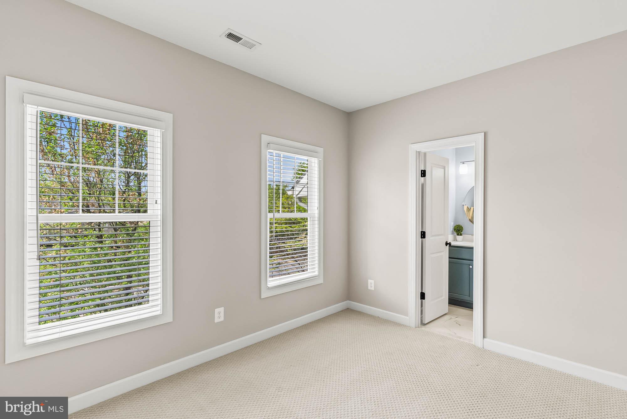 COUNTRY CLUB MANOR - Residential