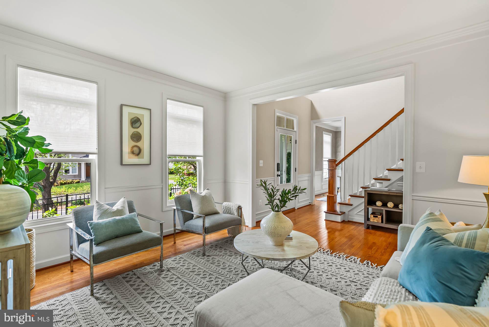 COUNTRY CLUB MANOR - Residential