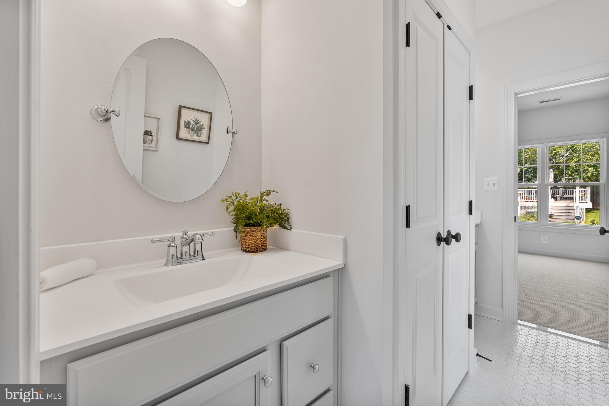 COUNTRY CLUB MANOR - Residential