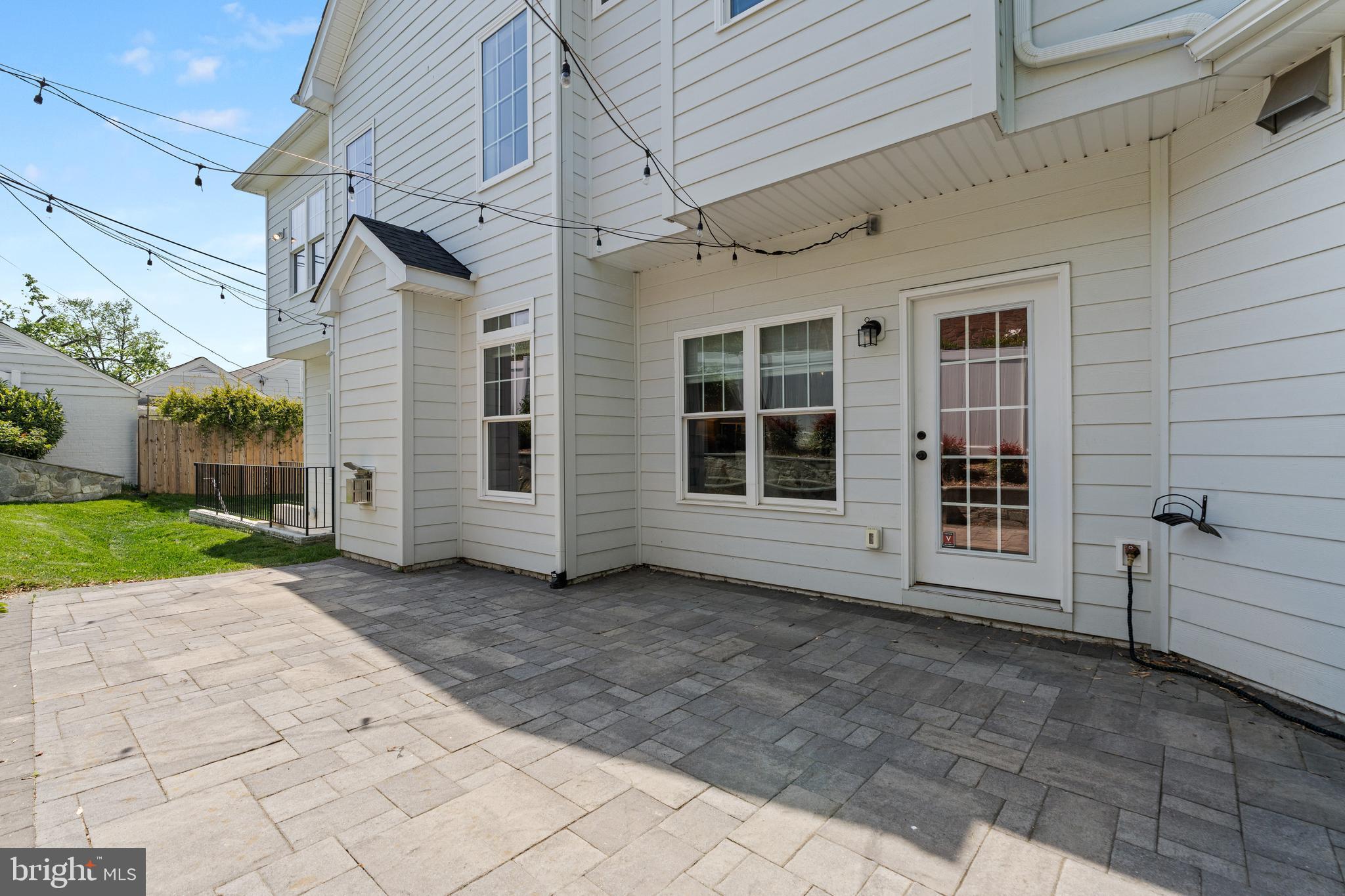 COUNTRY CLUB MANOR - Residential