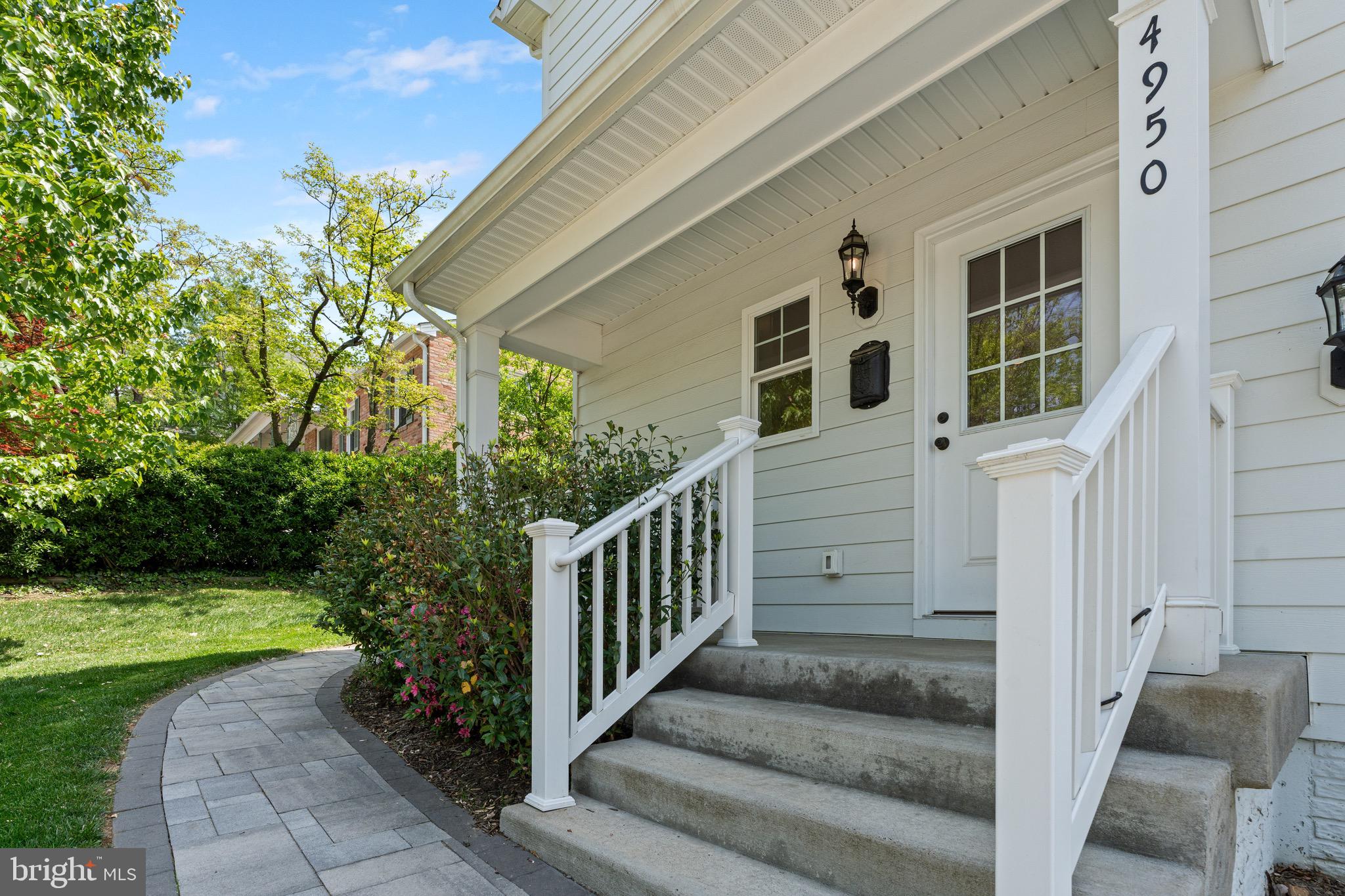 COUNTRY CLUB MANOR - Residential