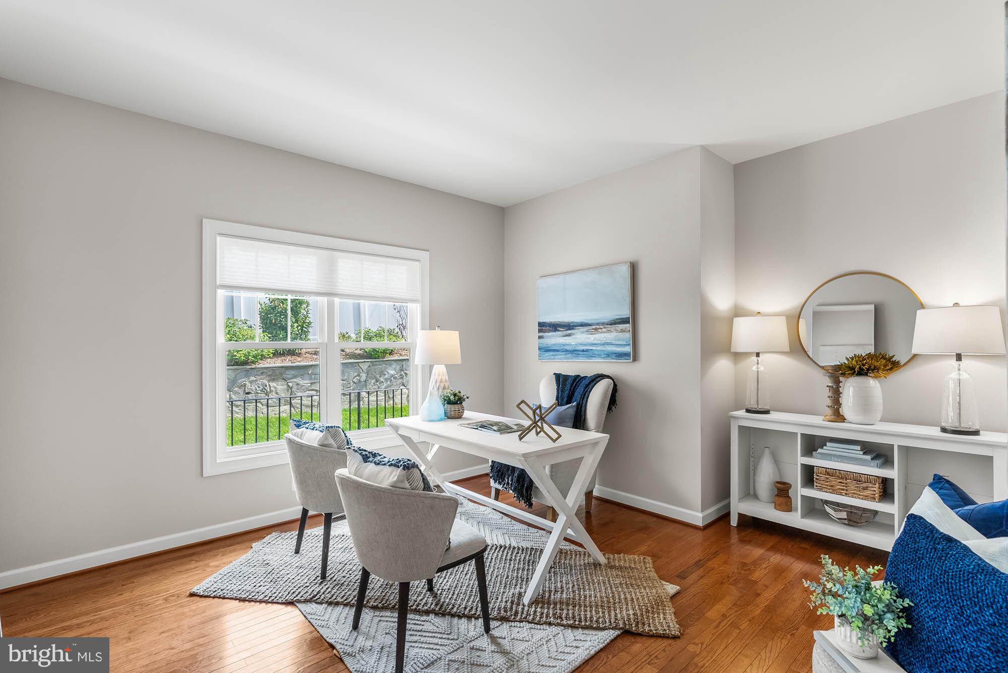 COUNTRY CLUB MANOR - Residential