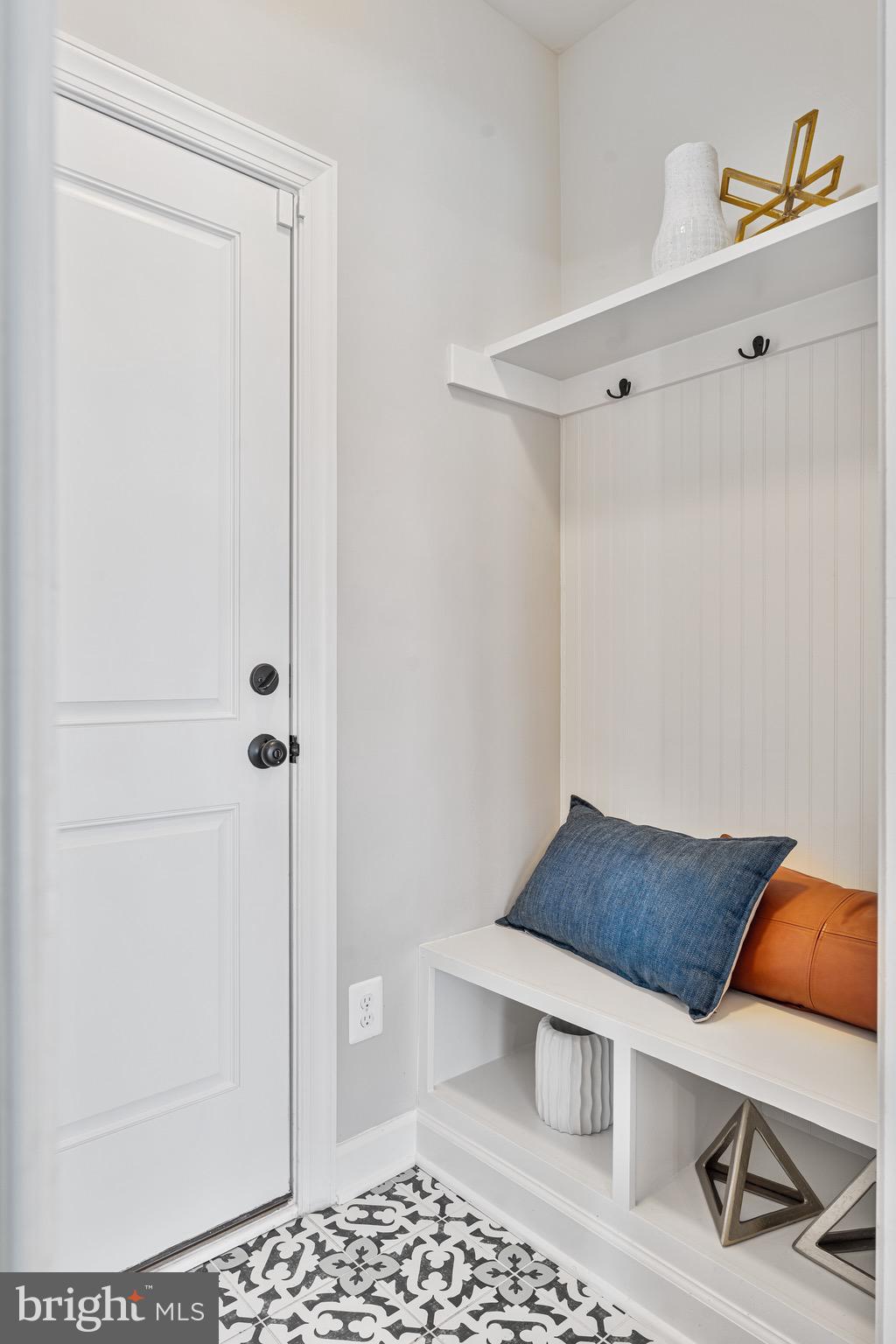 COUNTRY CLUB MANOR - Residential