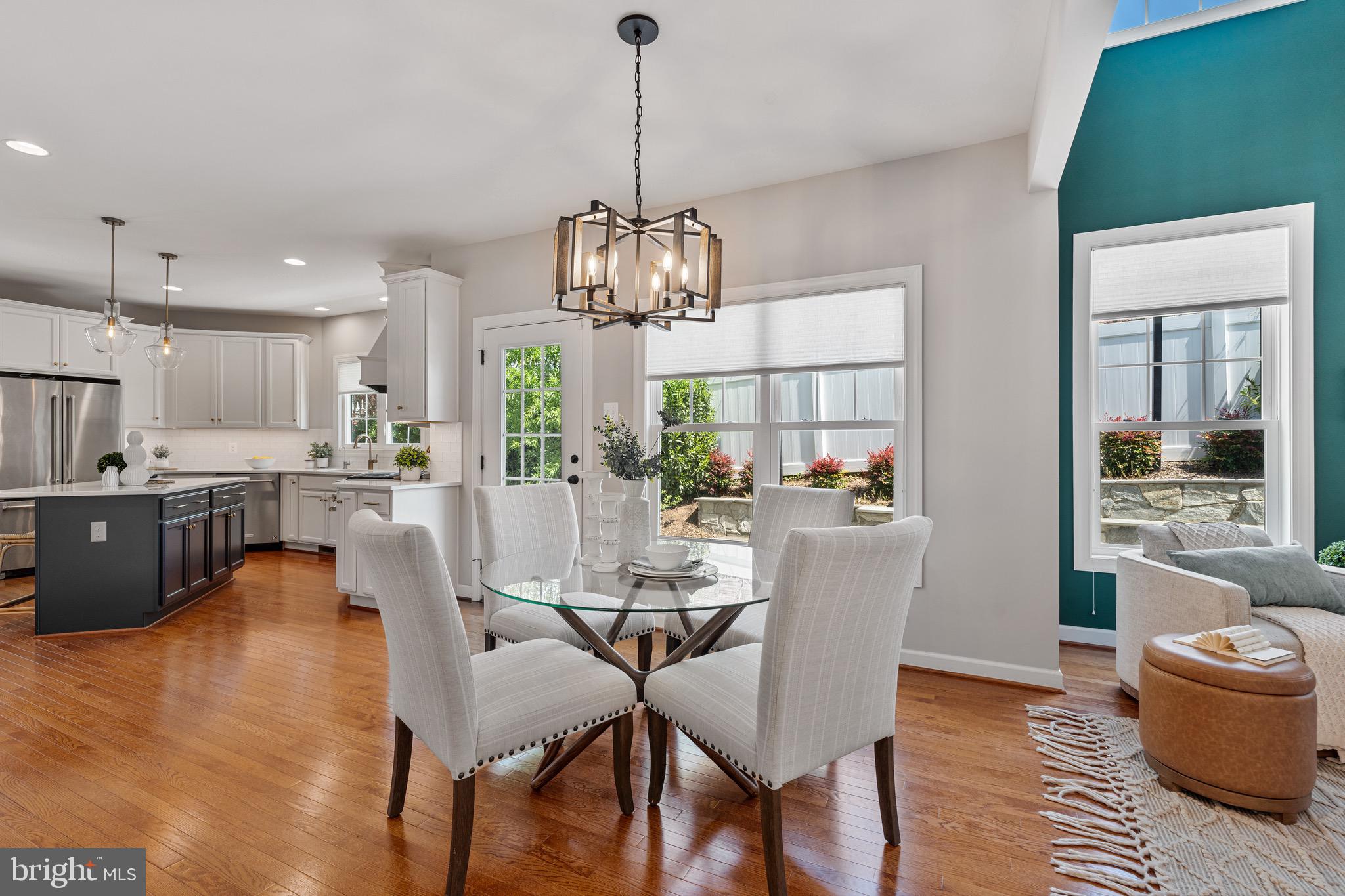 COUNTRY CLUB MANOR - Residential