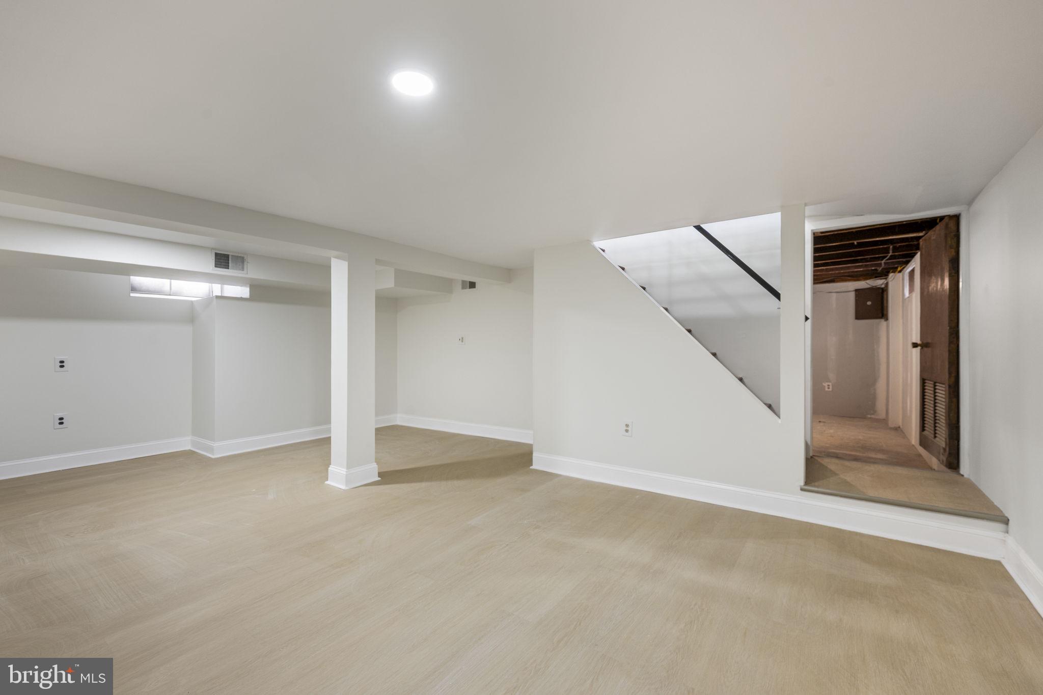 WEST LAWN - Residential