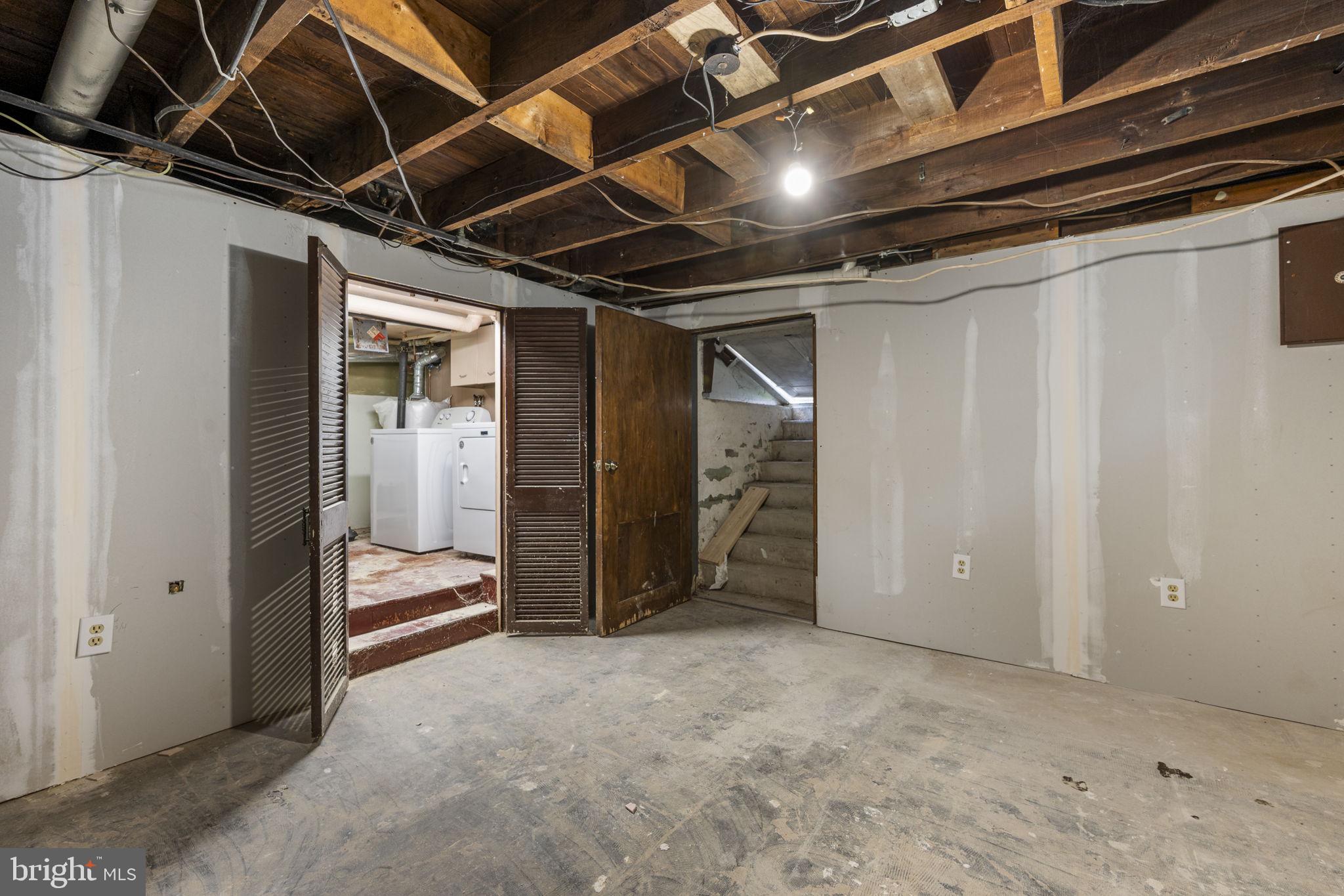 WEST LAWN - Residential