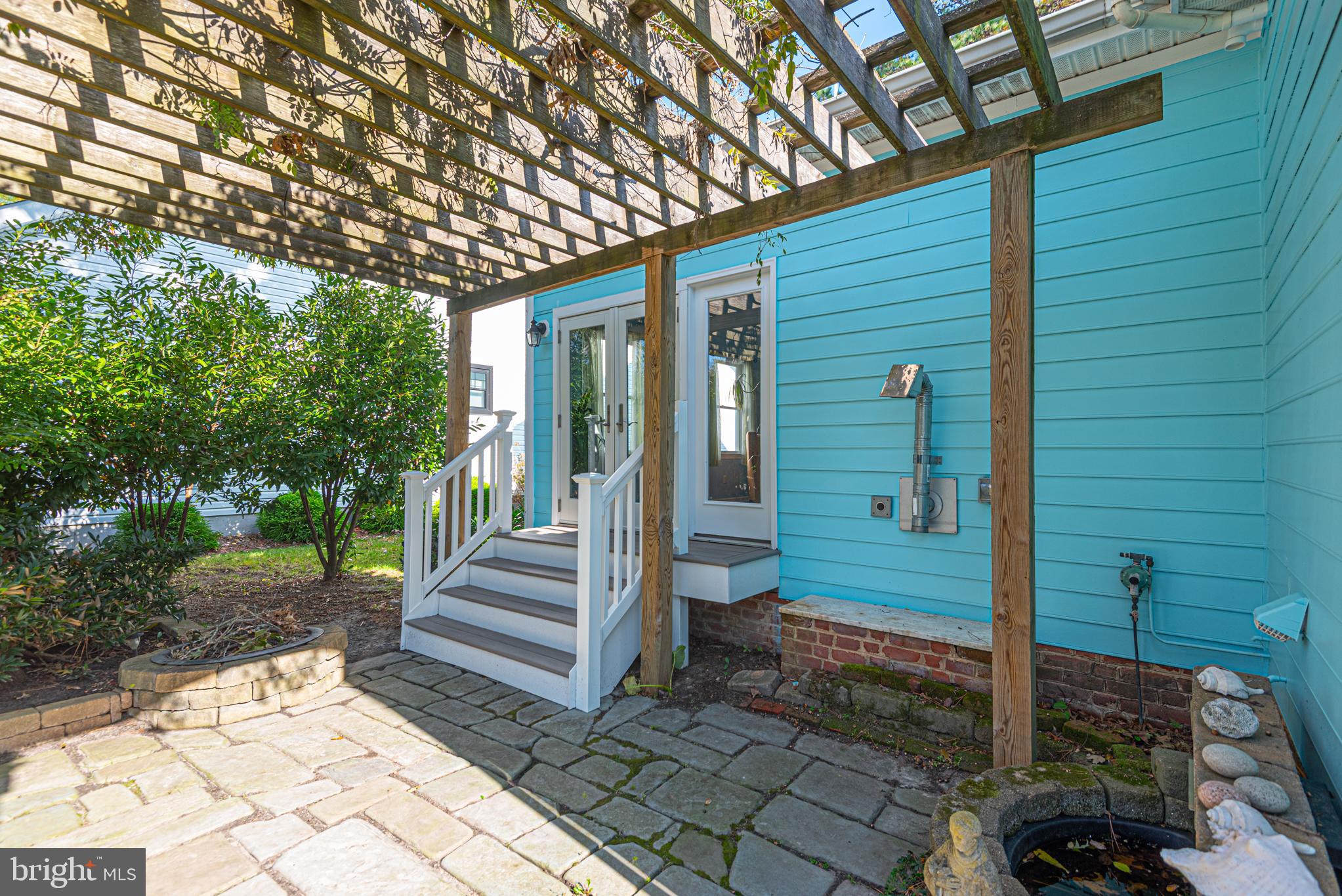 SALT POND - Residential