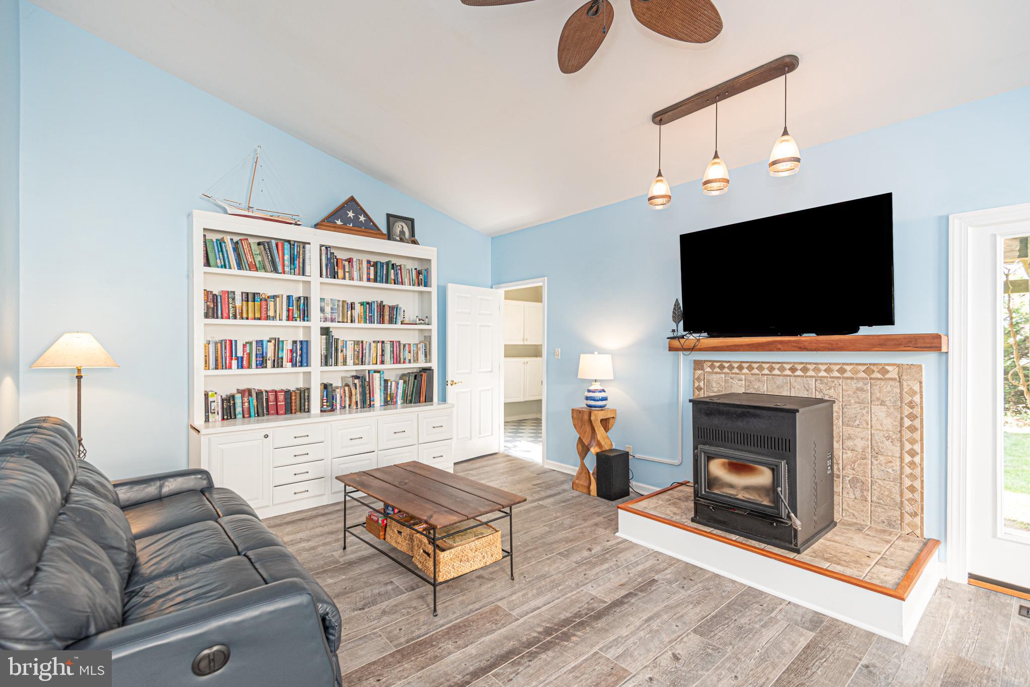 SALT POND - Residential