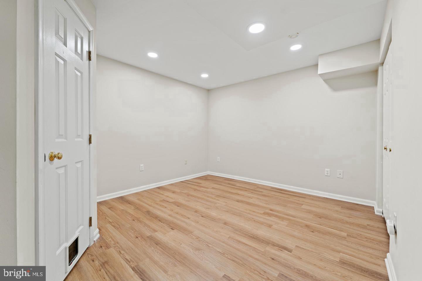 ARLINGTON PARK - Residential Lease