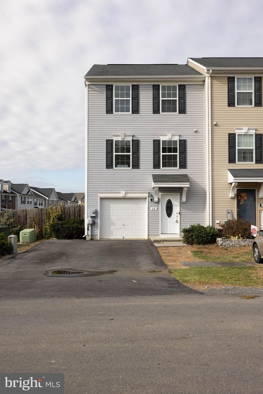 Come  & Check out this  SUPER NICE End Unit Townhome!   Gorgeous new Flooring and Freshly Painted throughout!  You will be delighted with the Beautiful colors and brightness it offers.
With Over 1500 sq feet,  this has 3 bedrooms and 2.5 baths.  The primary bedroom has a large walk in closet, and the primary bath has a soaking tub to relax after a long day.   New built in microwave,  washer, and the A/C condenser unit has a new capacitor and wiring  practically giving it a new life.   The double driveway is sure to be convenient for your vehicles and guests.  Rear yard is fenced and ready for you to make it your own.  Schedule  your showing today!