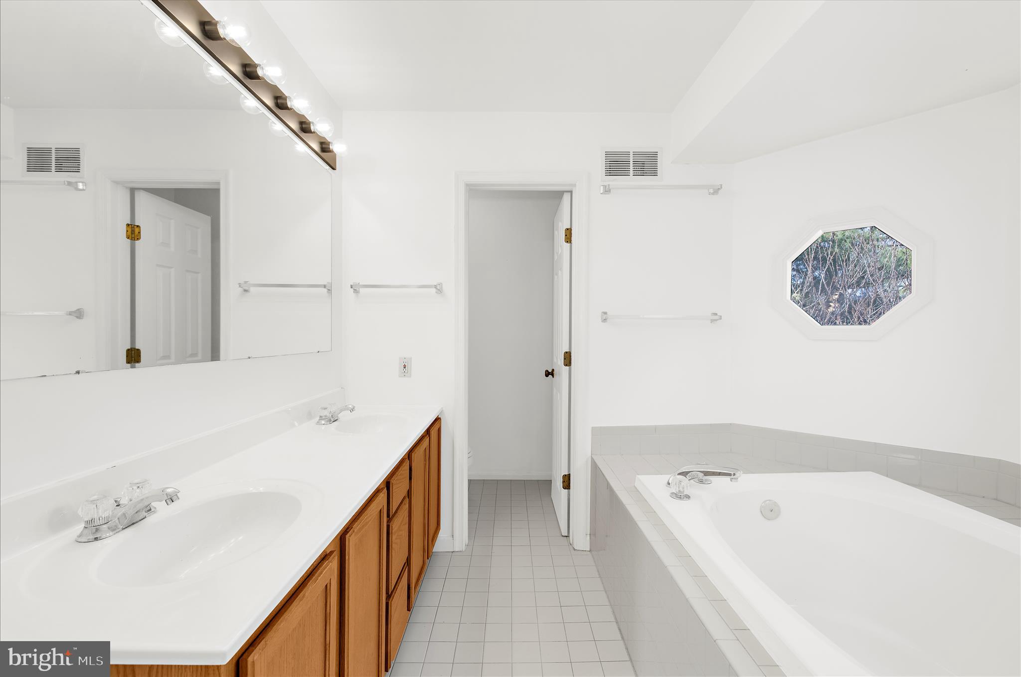 LAKE COVENTRY - Residential