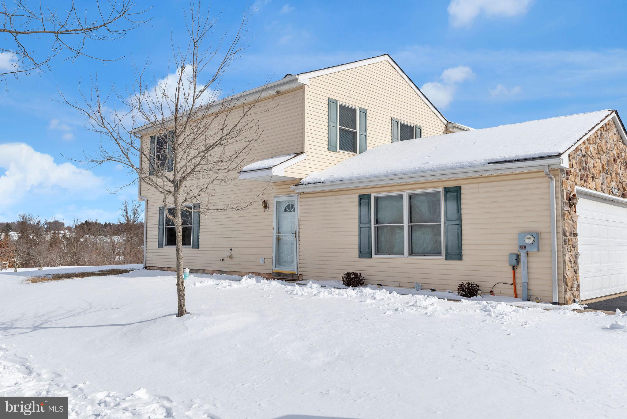 EMERALD HOLLOW ESTS - Residential