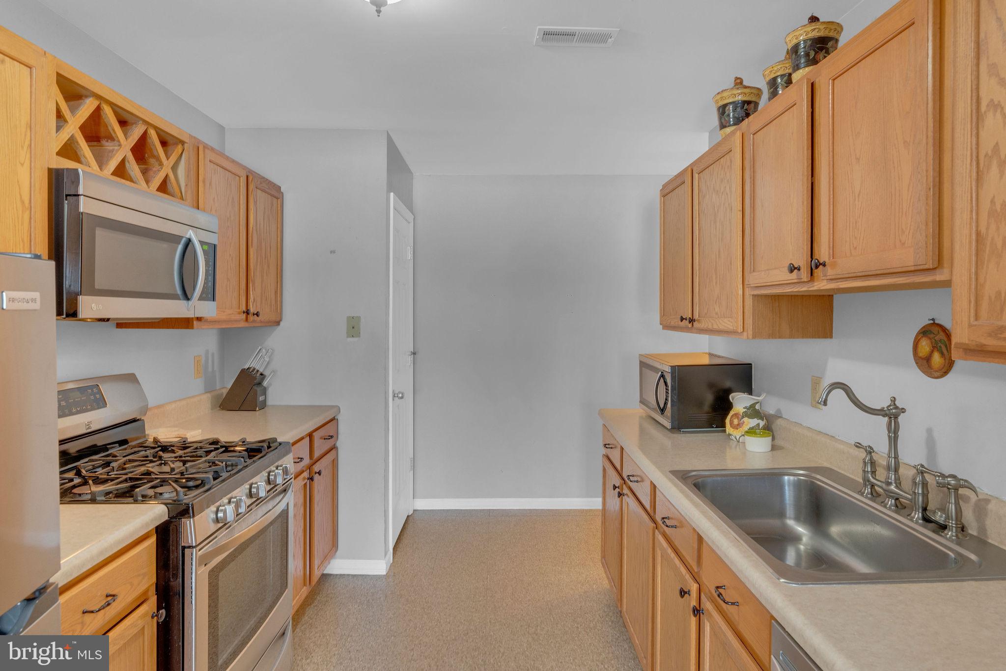 EMERALD HOLLOW ESTS - Residential