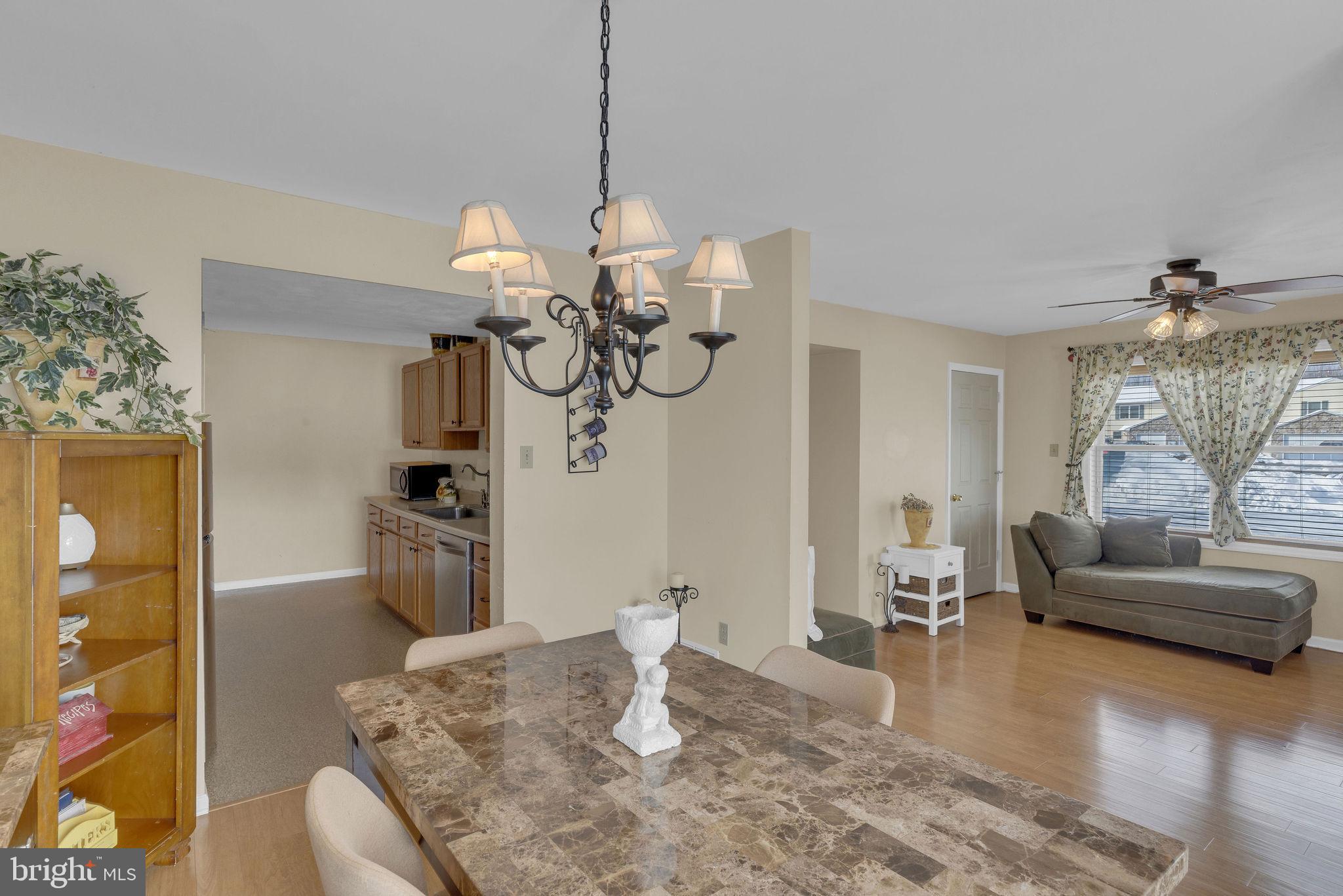 EMERALD HOLLOW ESTS - Residential