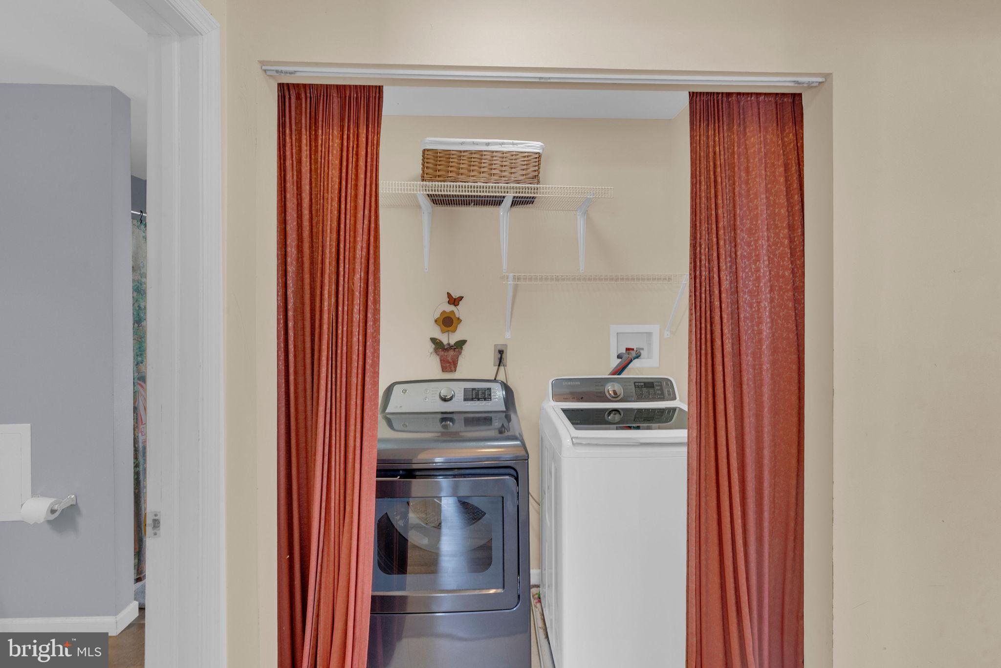 EMERALD HOLLOW ESTS - Residential