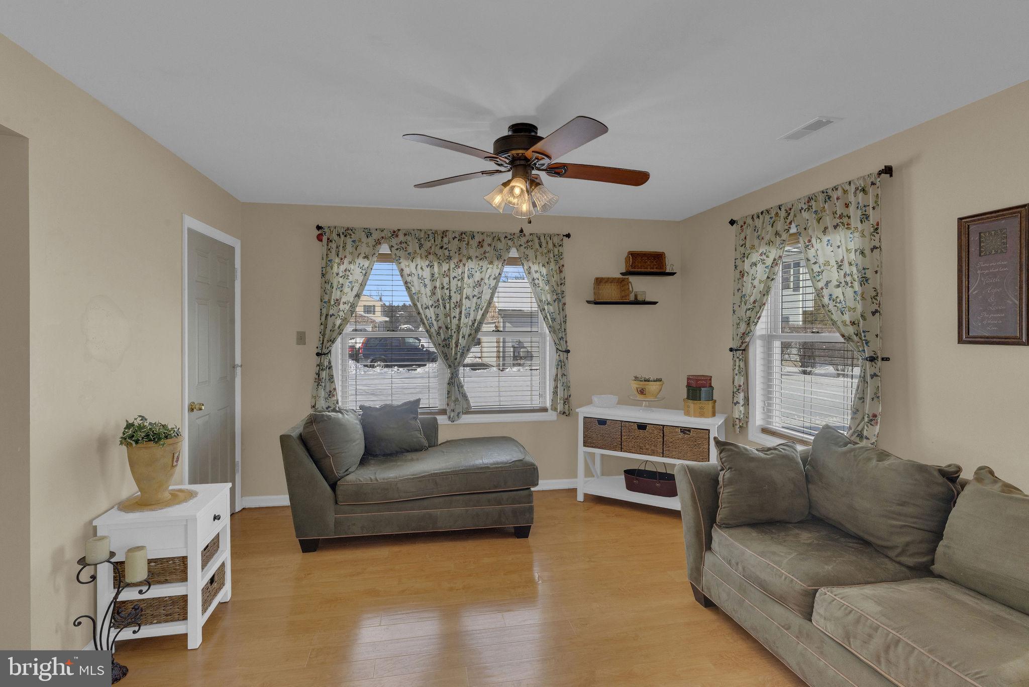 EMERALD HOLLOW ESTS - Residential