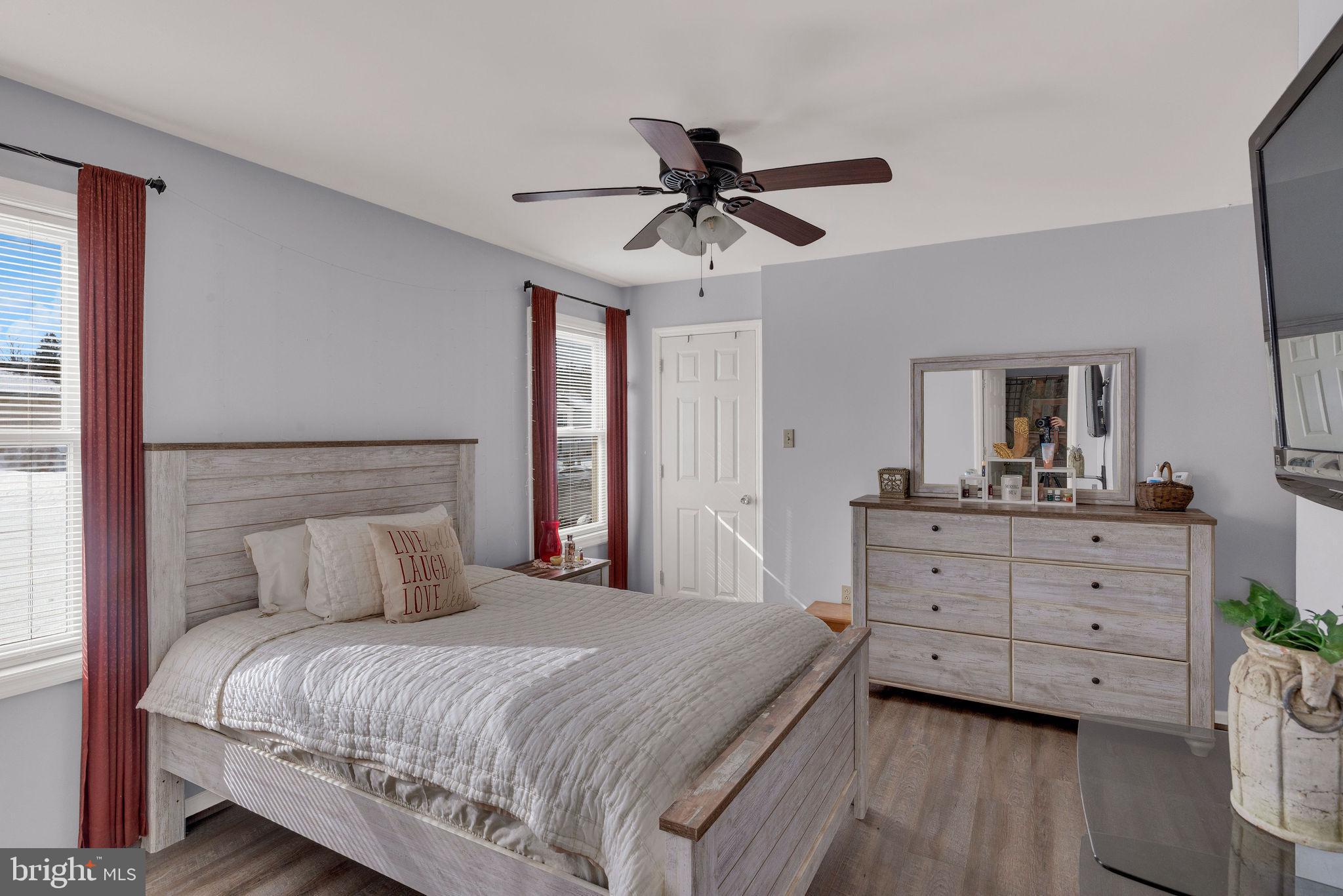 EMERALD HOLLOW ESTS - Residential