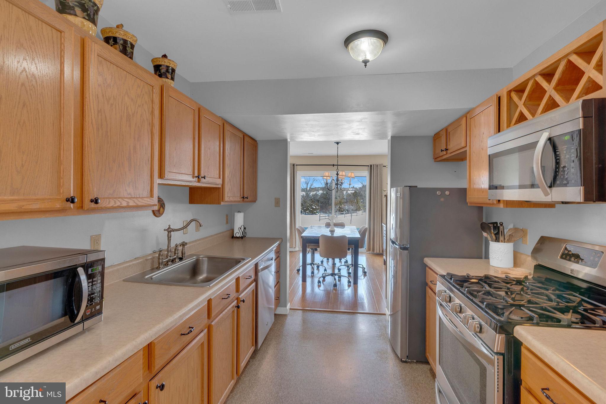 EMERALD HOLLOW ESTS - Residential