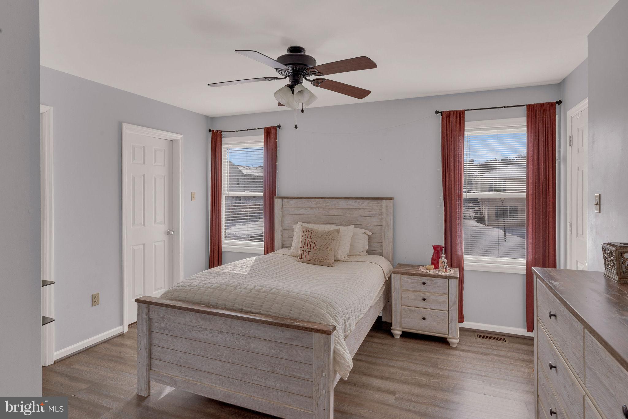 EMERALD HOLLOW ESTS - Residential