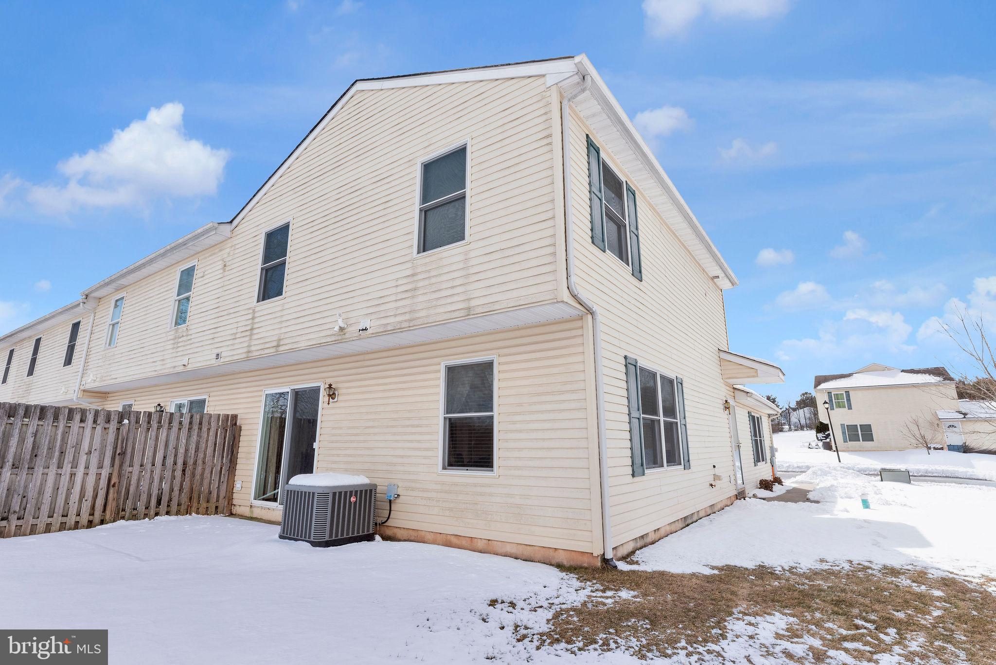 EMERALD HOLLOW ESTS - Residential