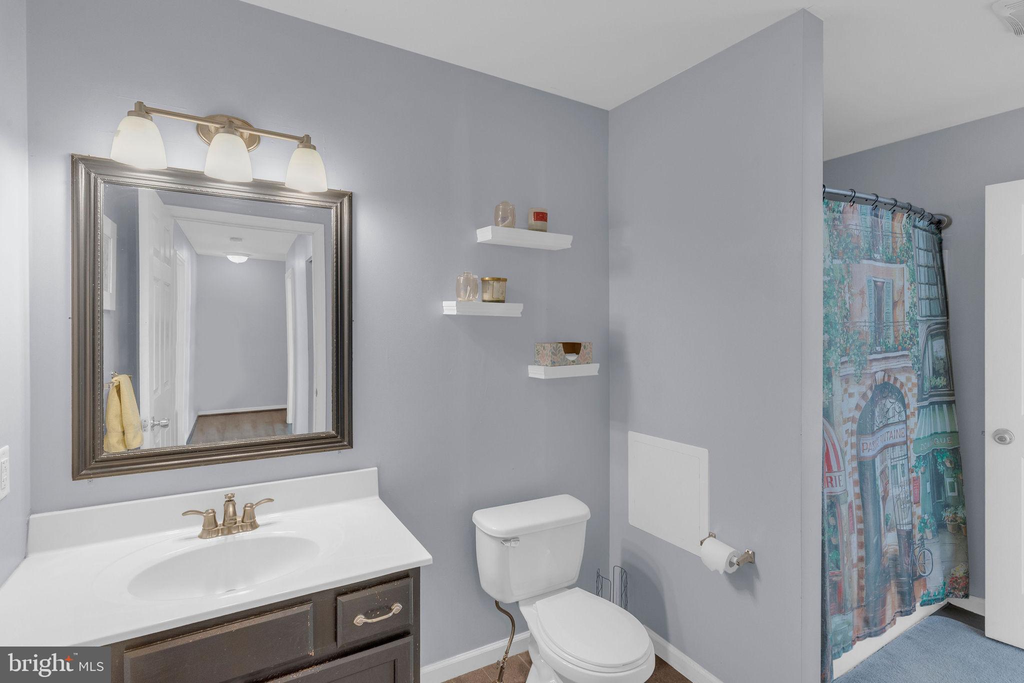 EMERALD HOLLOW ESTS - Residential