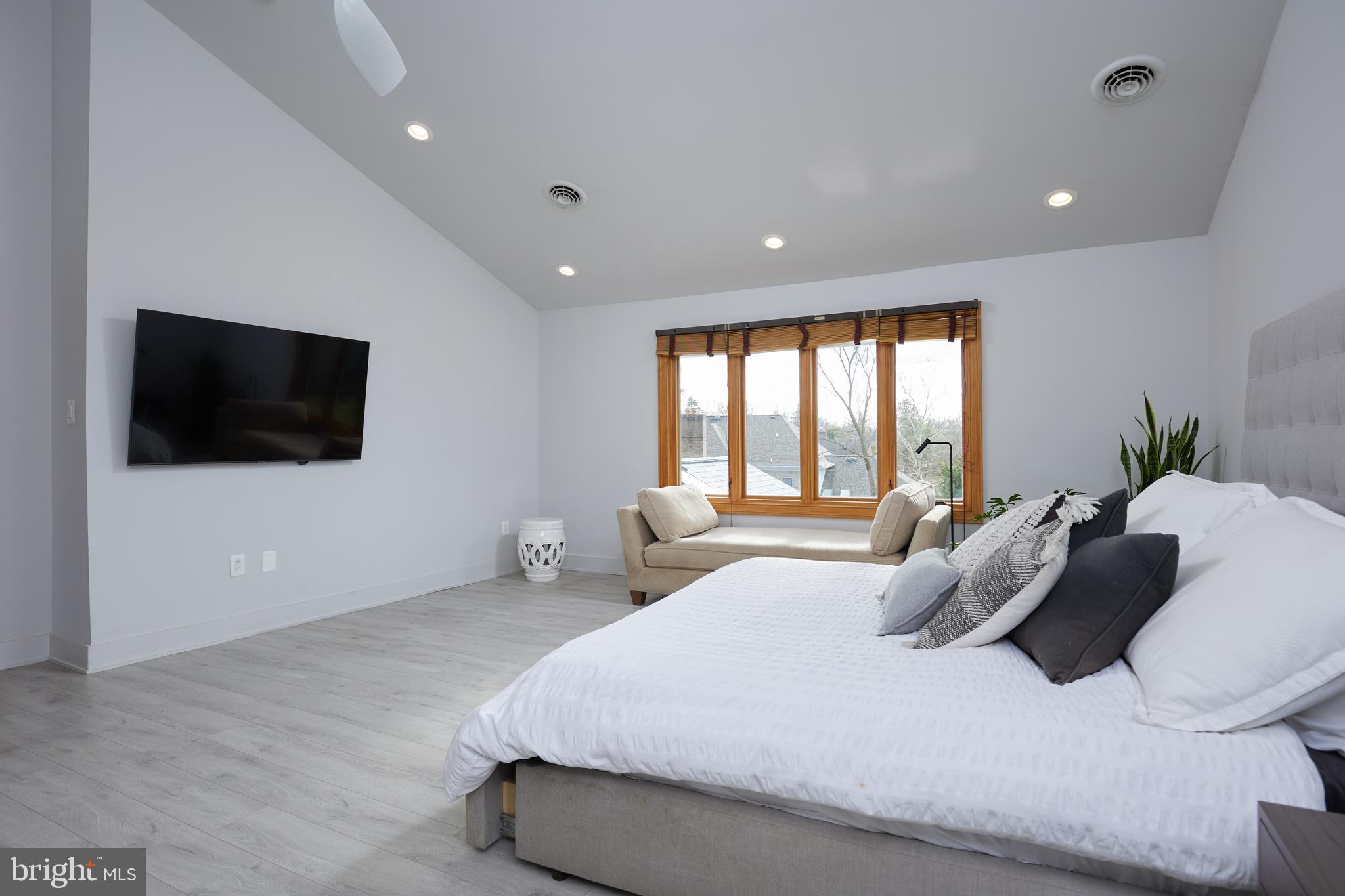 POTOMAC VILLAGE - Residential