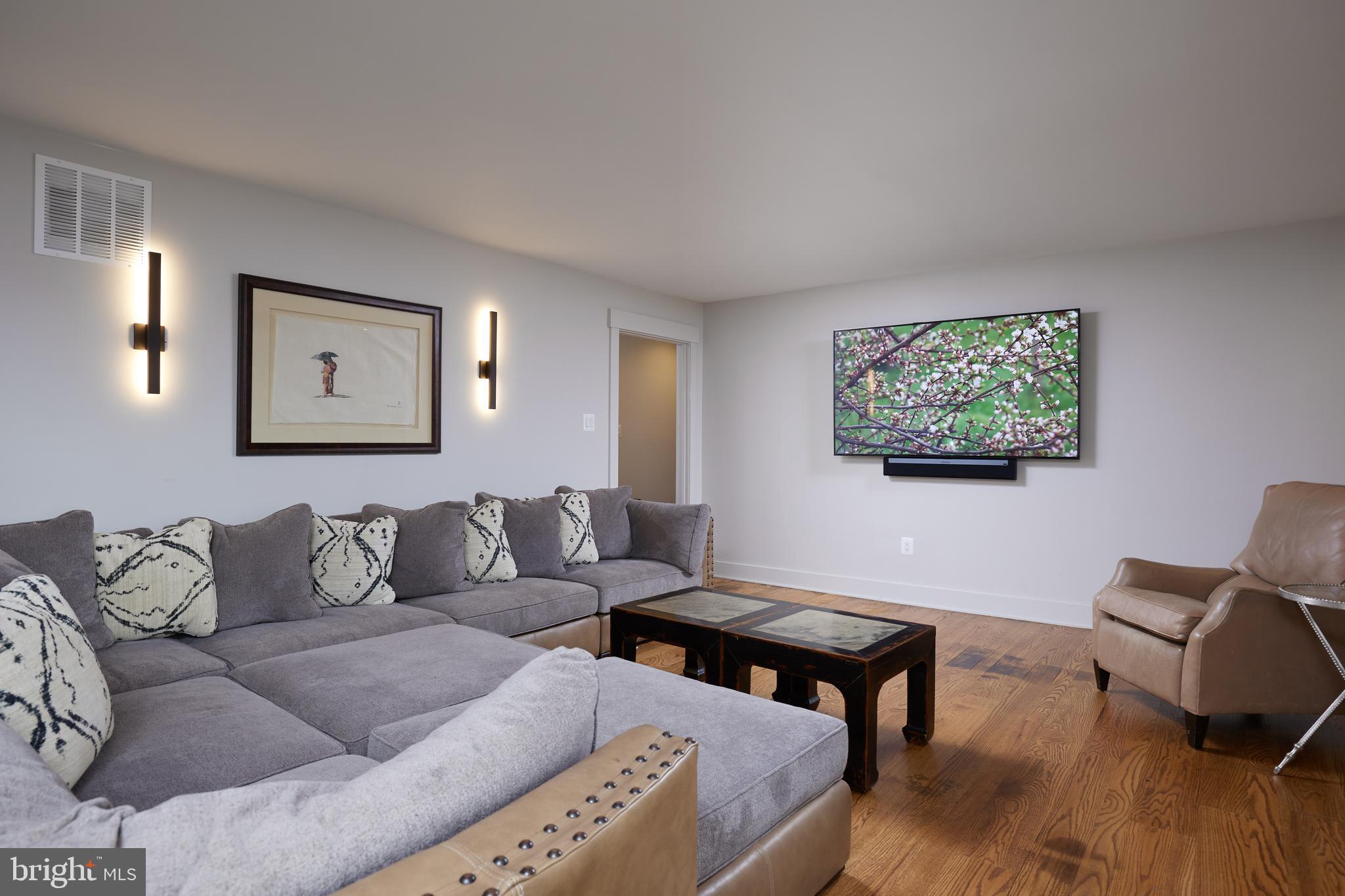 POTOMAC VILLAGE - Residential