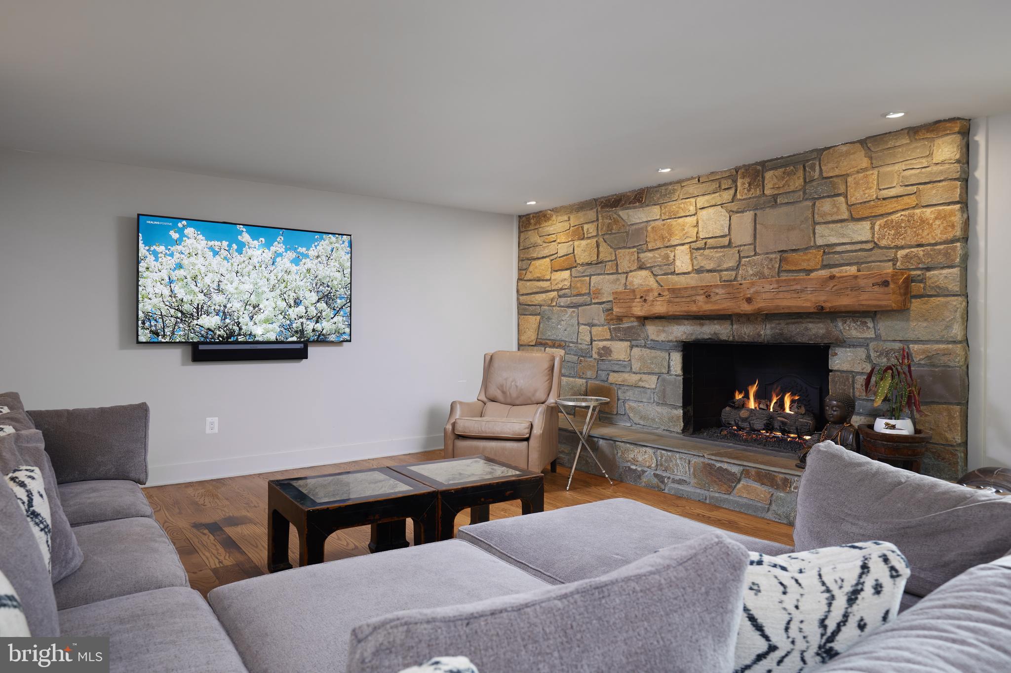 POTOMAC VILLAGE - Residential