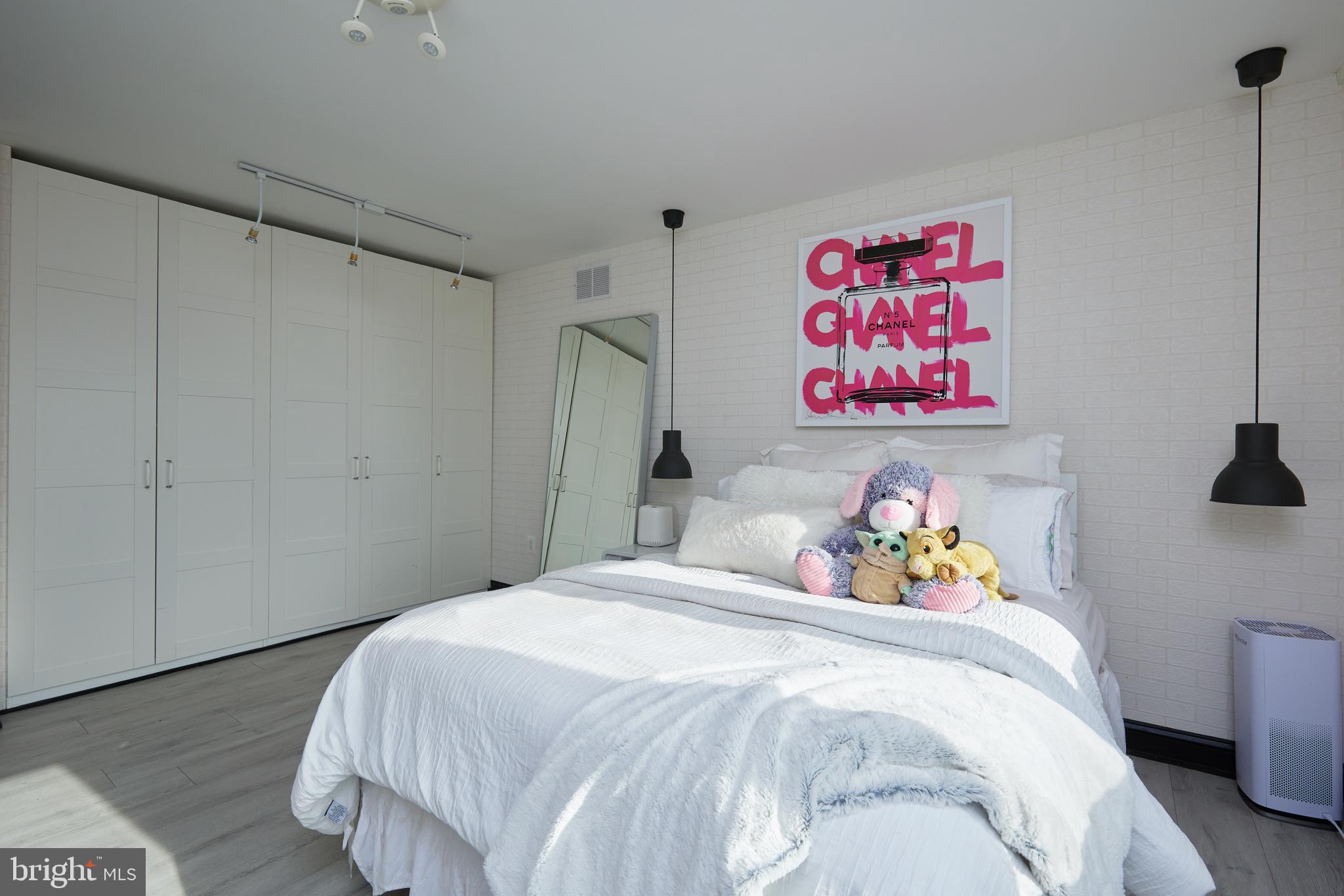 POTOMAC VILLAGE - Residential