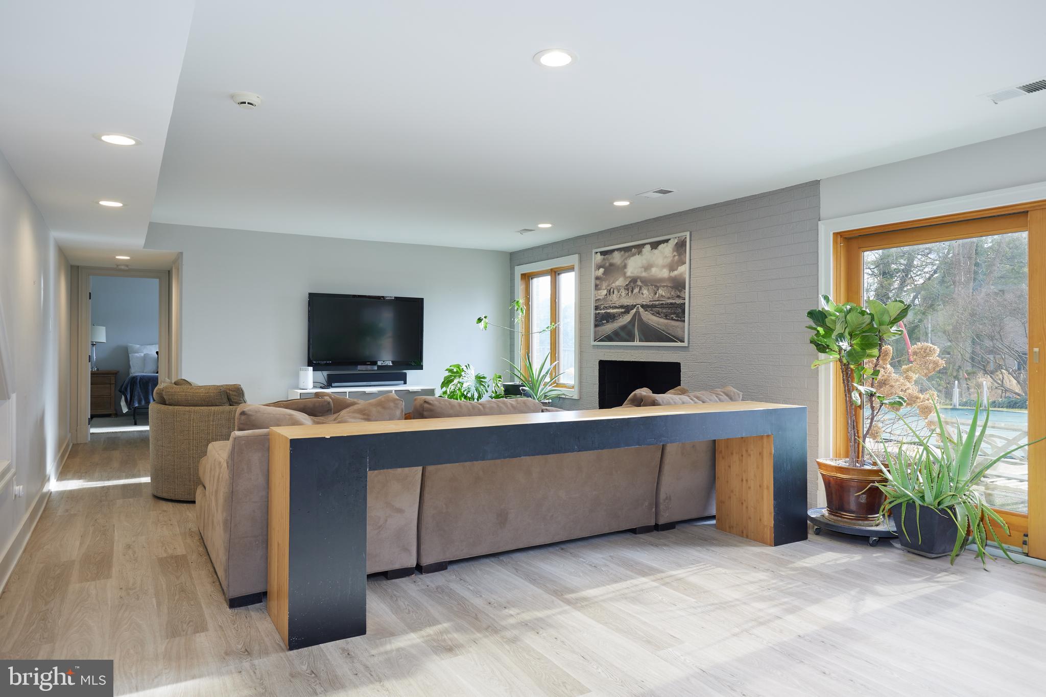 POTOMAC VILLAGE - Residential