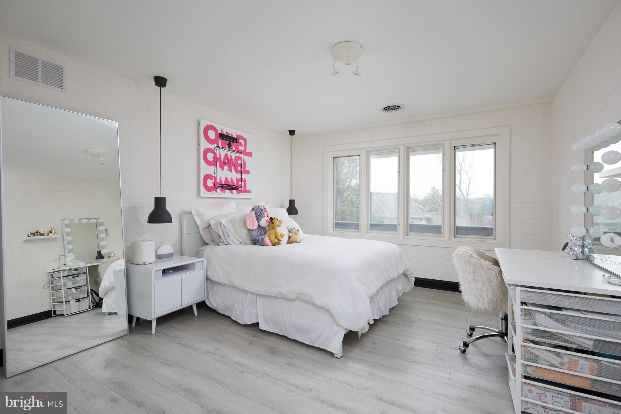 POTOMAC VILLAGE - Residential