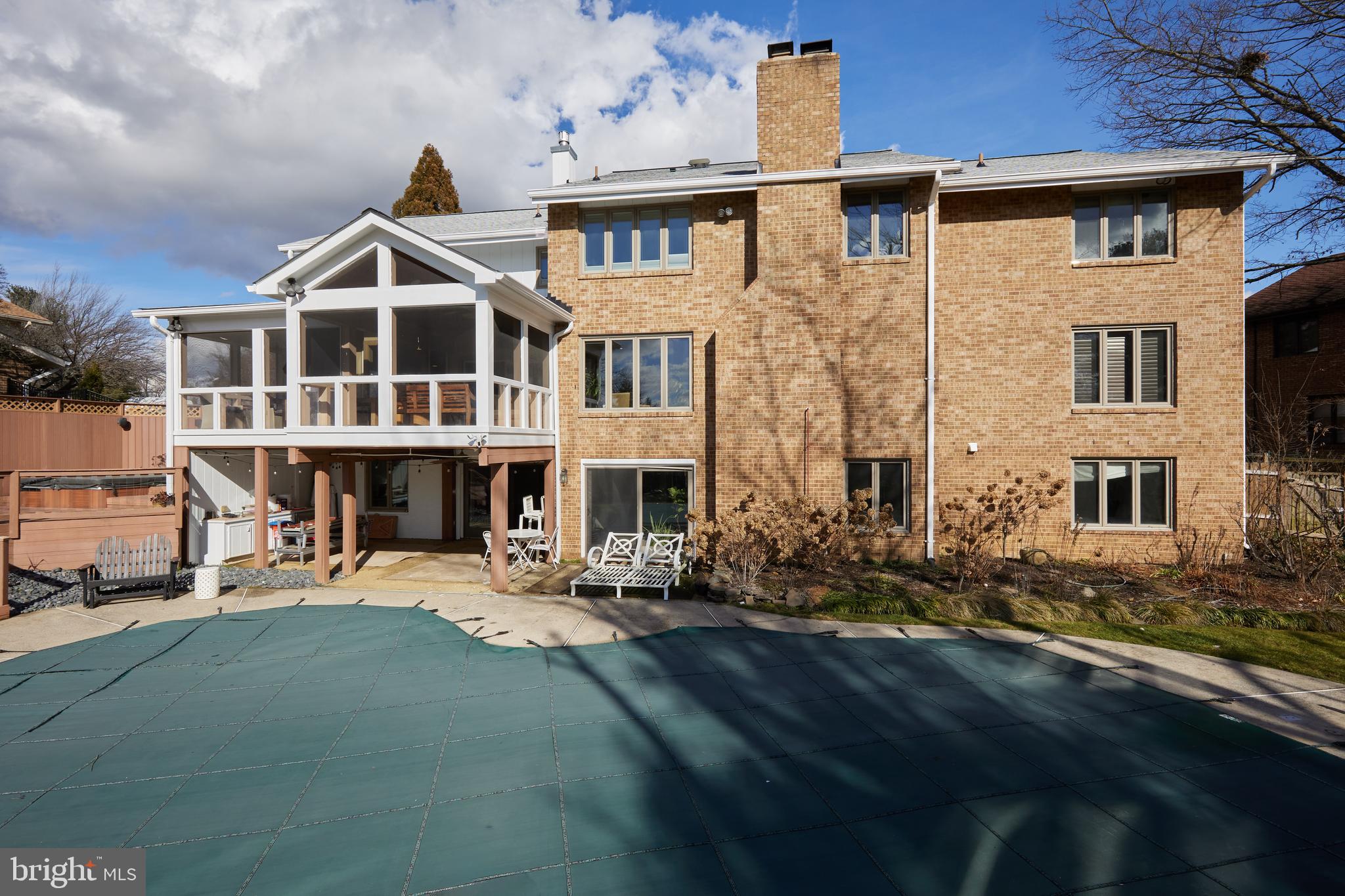 POTOMAC VILLAGE - Residential