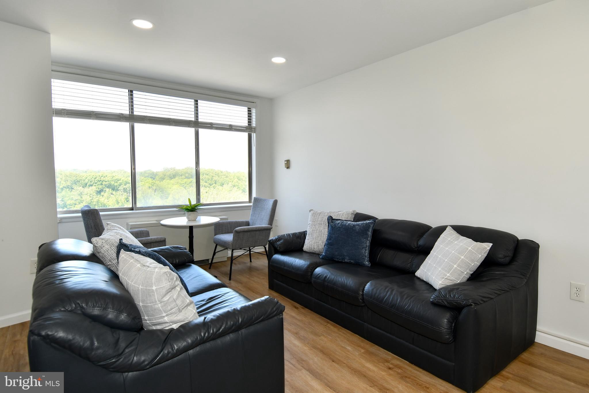 10201 GROSVENOR PLACE 1702