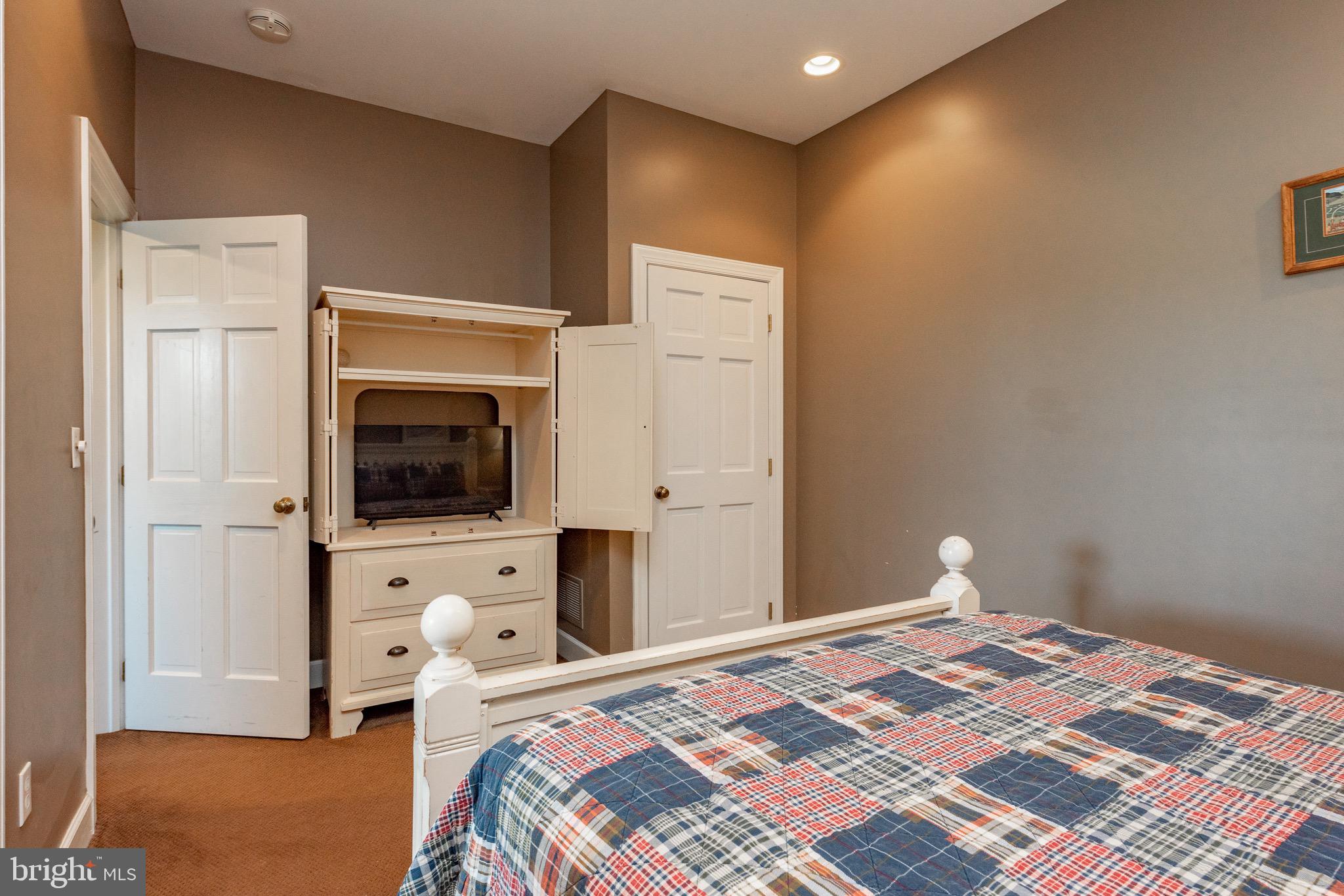 WATERFRONT GREENS - Residential