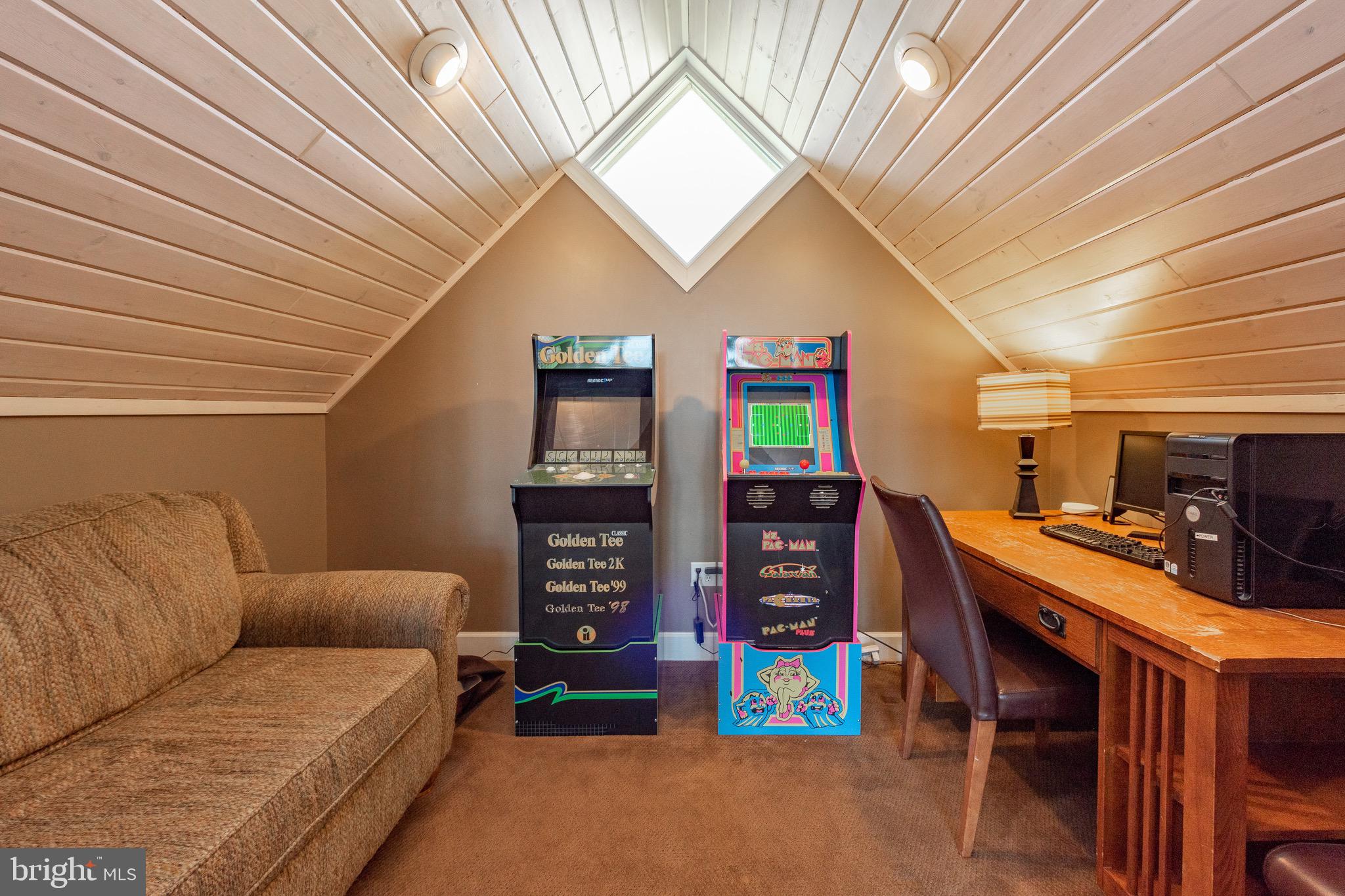 WATERFRONT GREENS - Residential