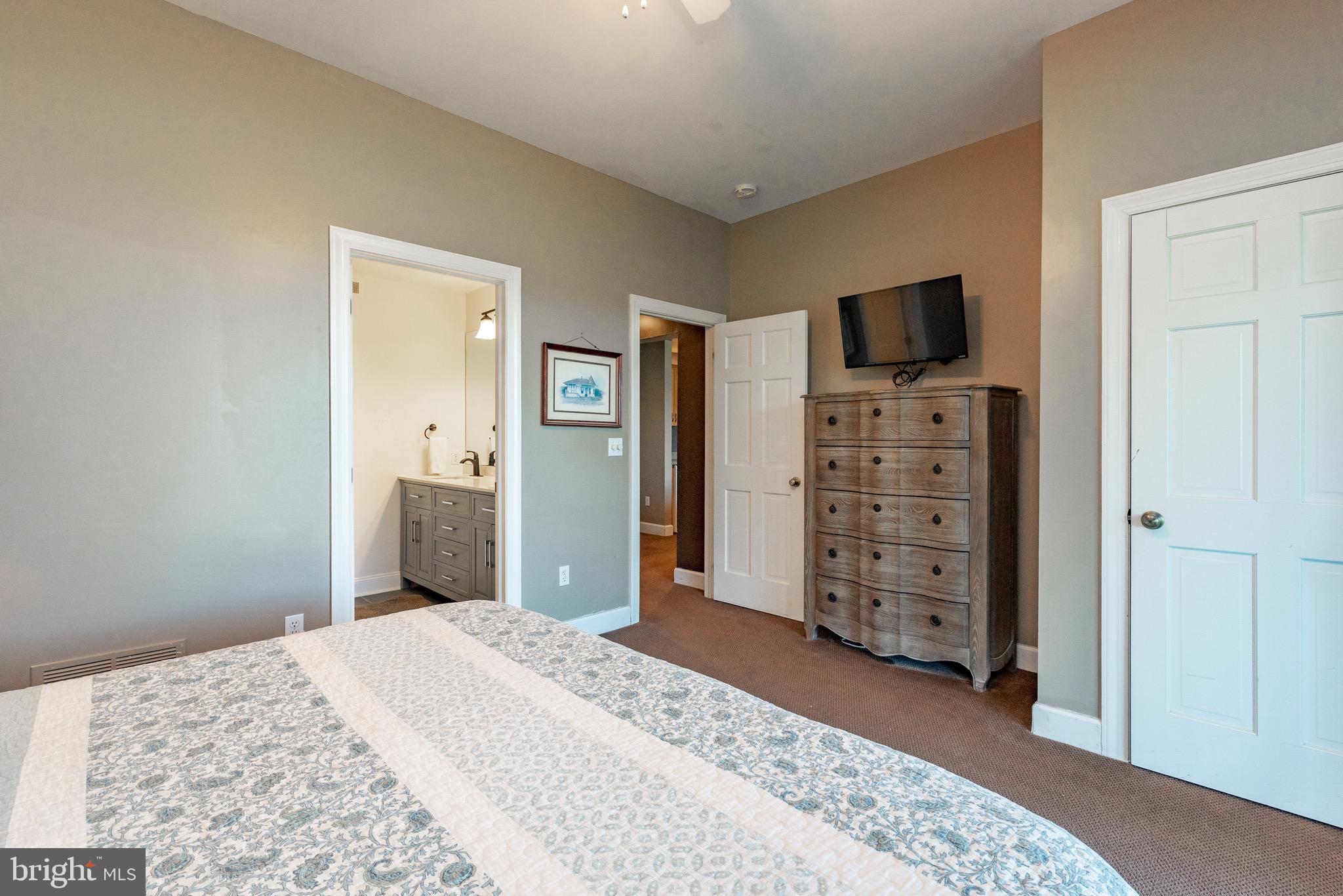 WATERFRONT GREENS - Residential