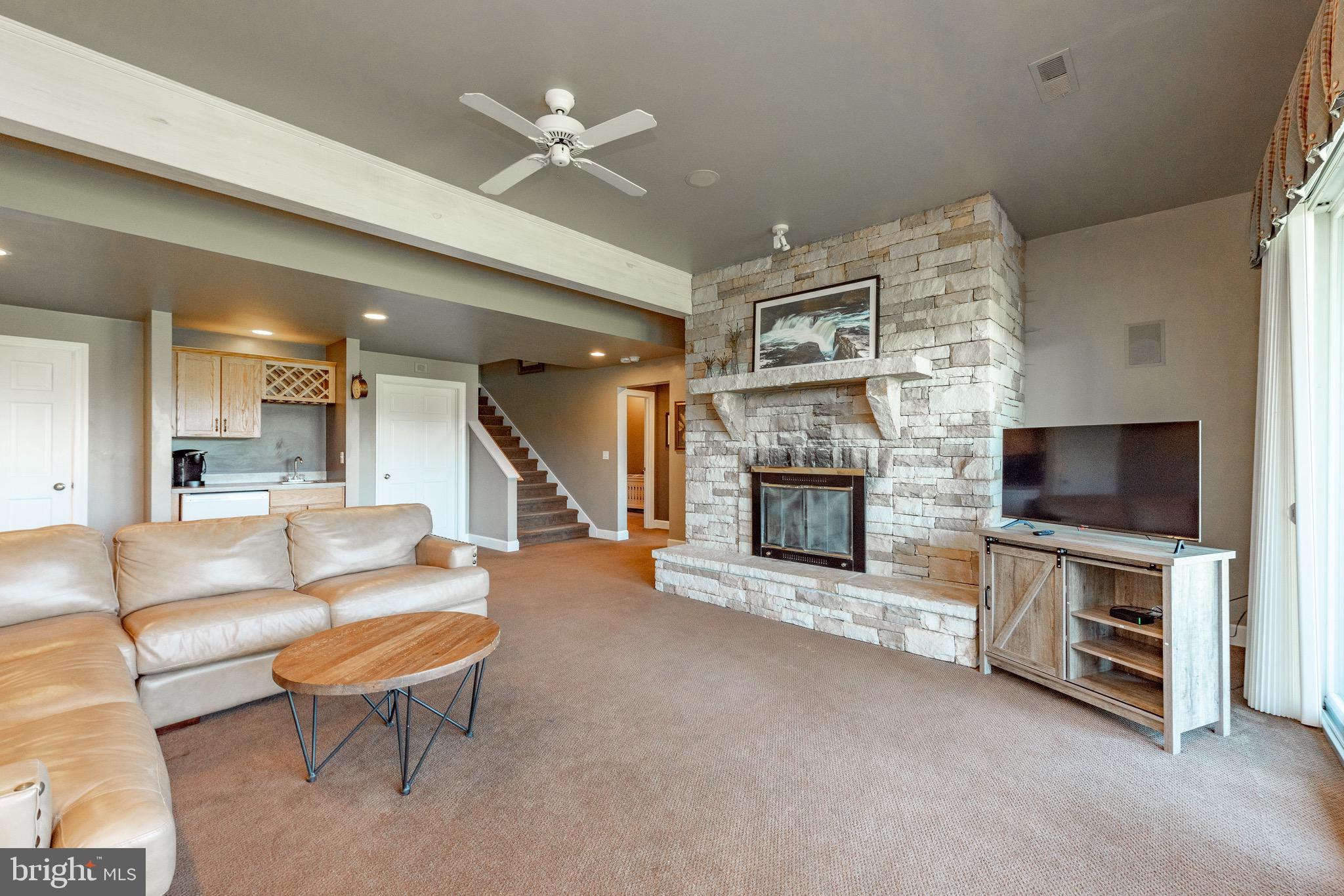 WATERFRONT GREENS - Residential