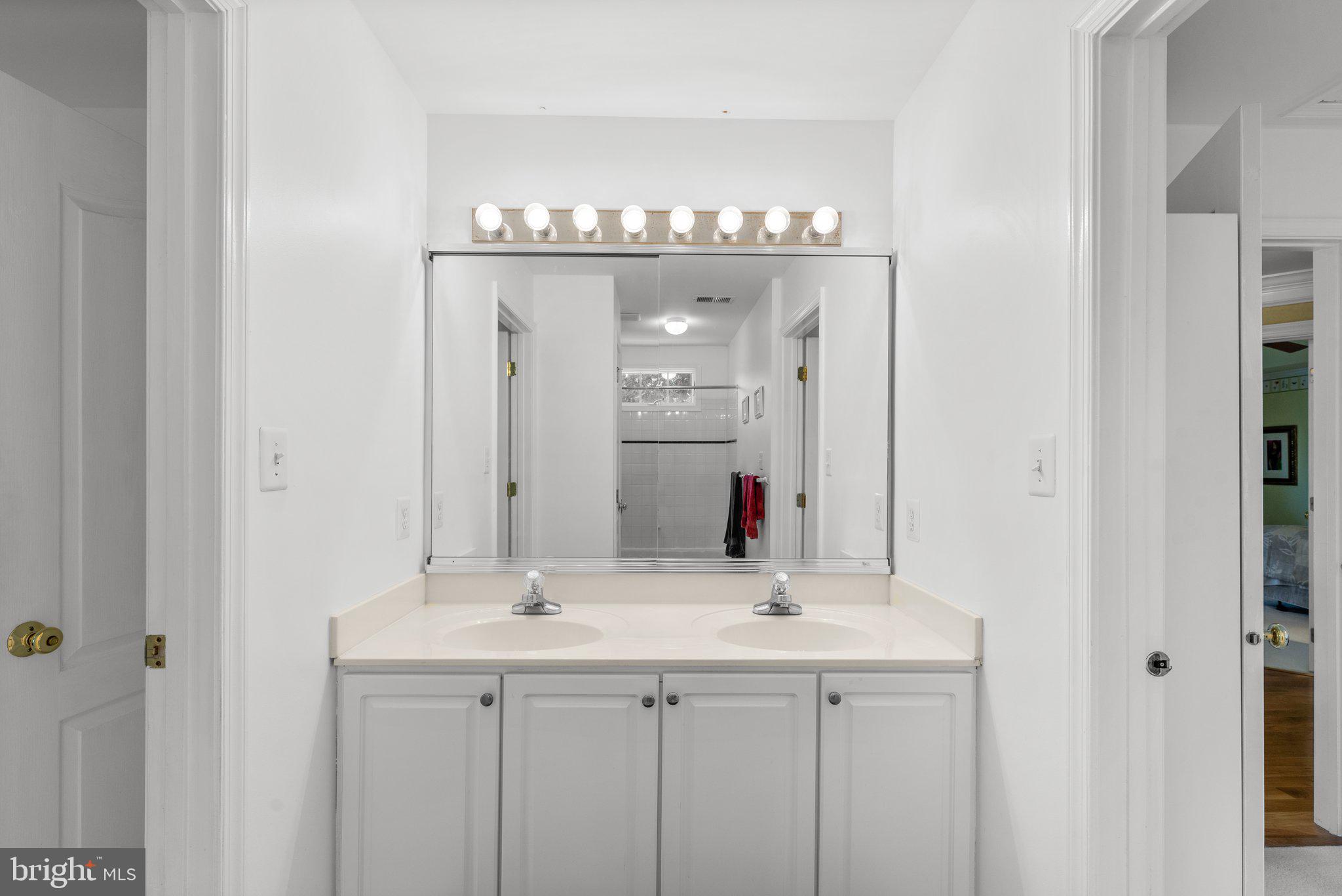 BROOKE MANOR - Residential