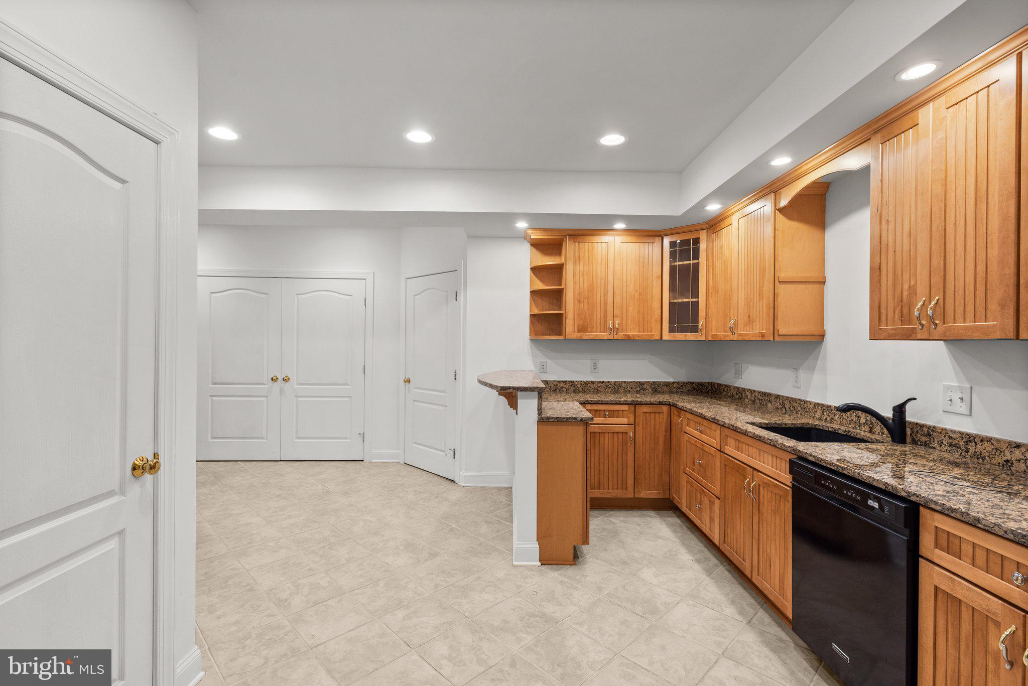 BROOKE MANOR - Residential