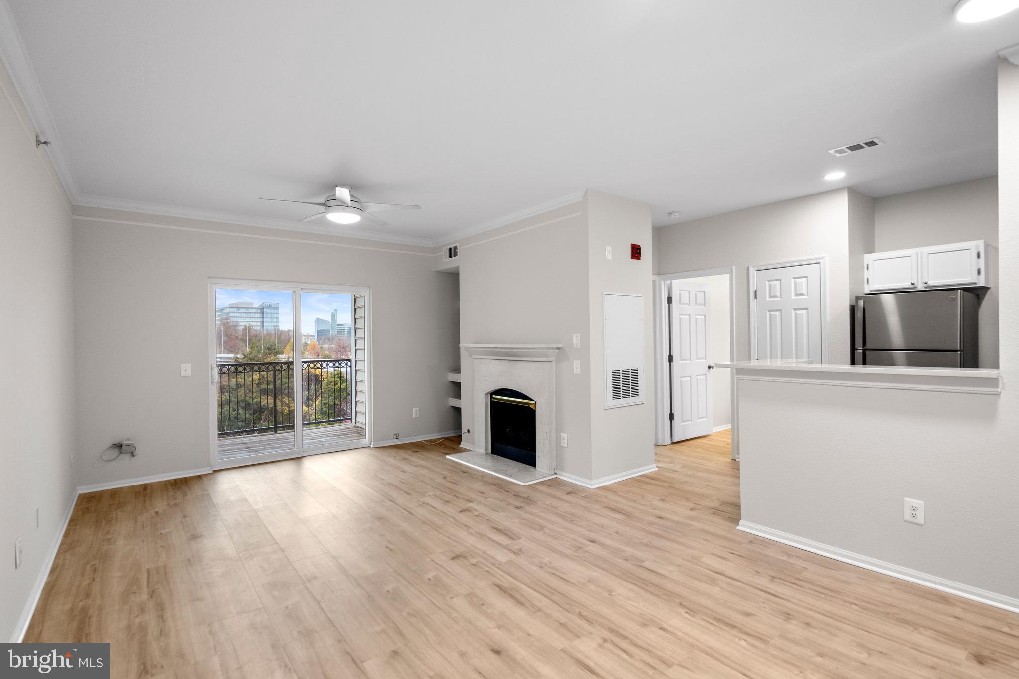 1570 SPRING GATE DRIVE 7406