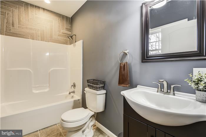 CHESAPEAKE LANDING - Residential