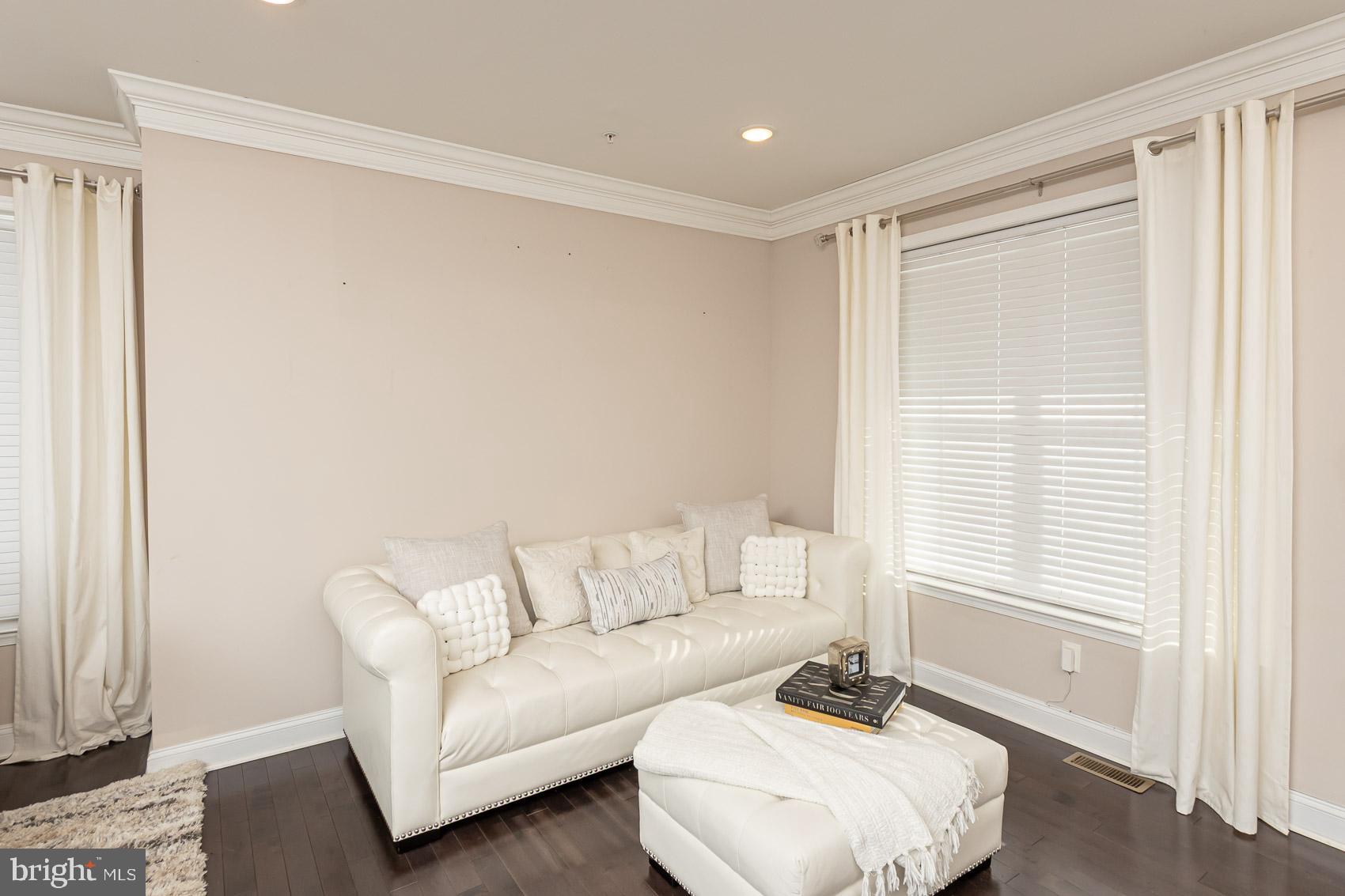 HILLENDALE PARK - Residential