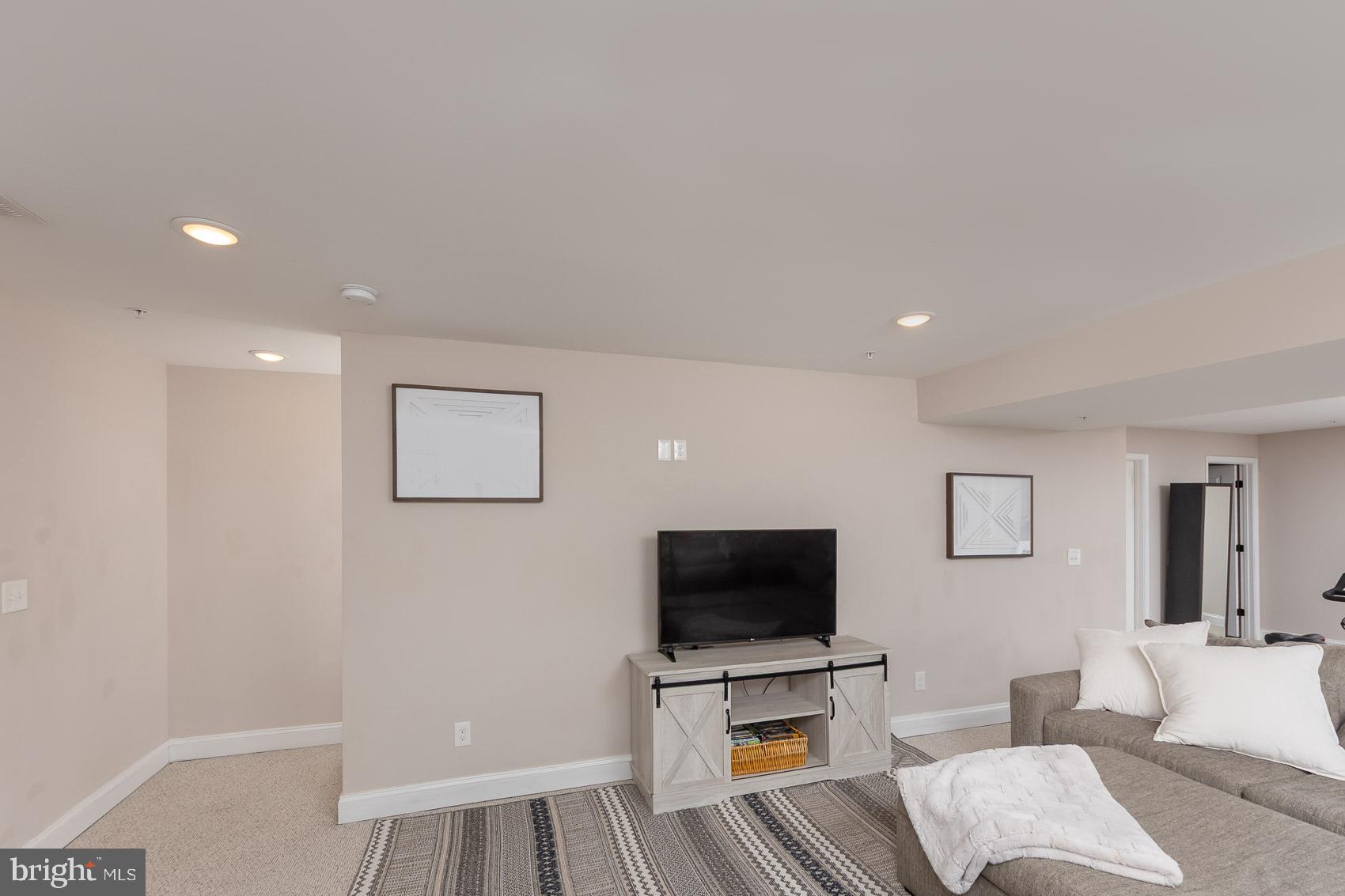 HILLENDALE PARK - Residential