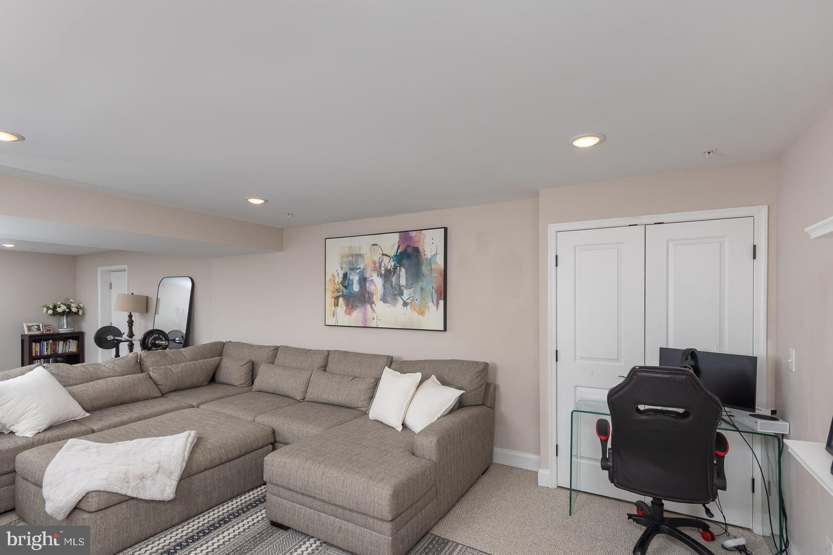 HILLENDALE PARK - Residential