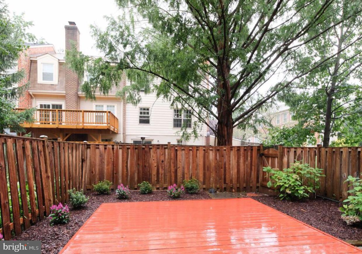 COUNTRY CREEK - Residential Lease